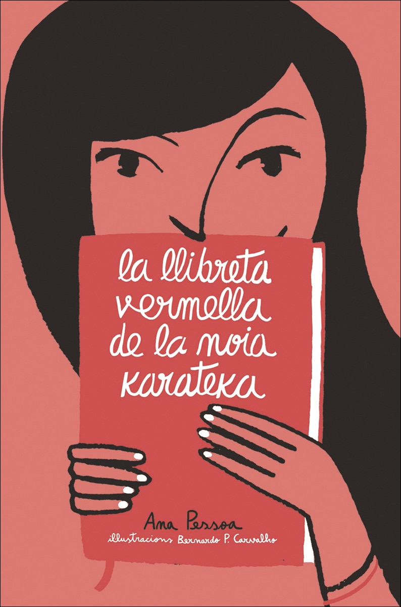 La llibreta vermella de la noia karateka (Capa mole com abas) 1