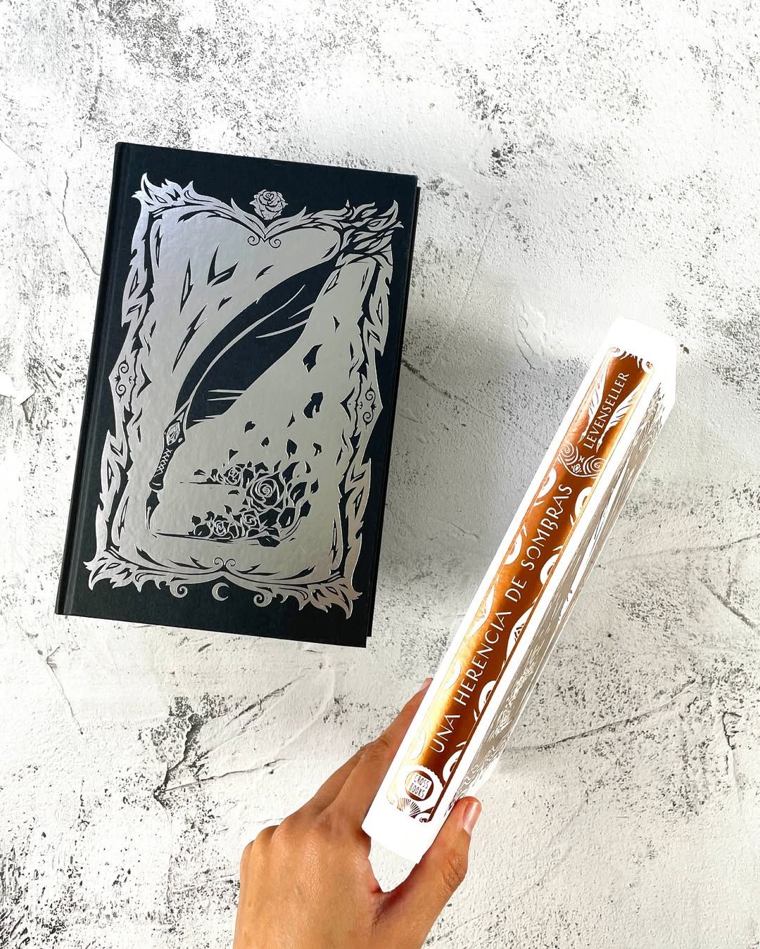 Una corona de sombras. Edición especial: Edición especial con cantos tintados 4