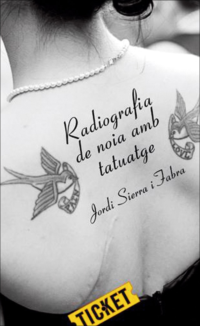 Radiografia de noia amb tatuatge