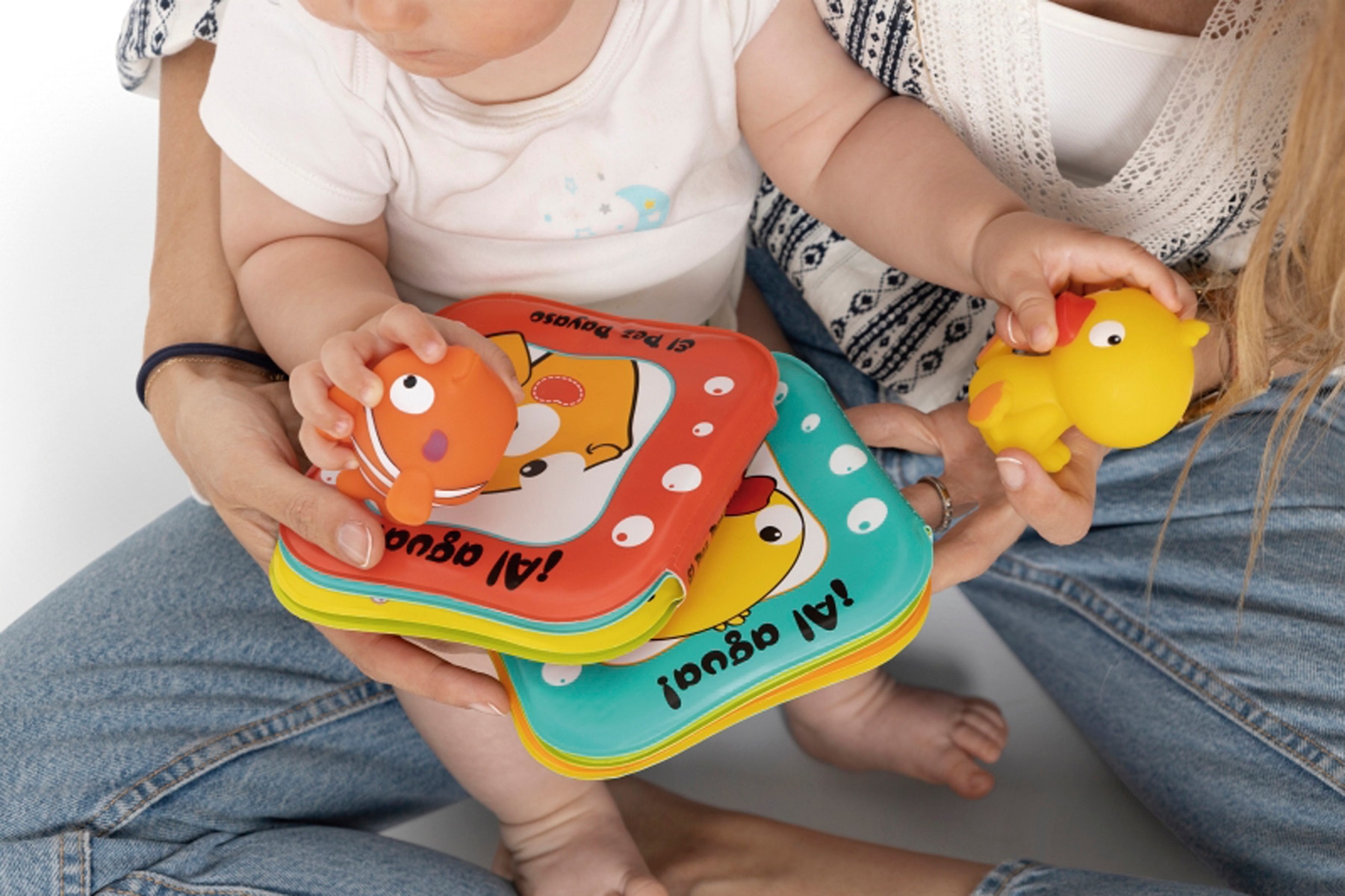 ¡Al agua! - El pez payaso: Un libro de baño para bebés de 0 a 3 años (incluye un cuento y un muñequito SIN AGUJERO para jugar en la bañera) 4