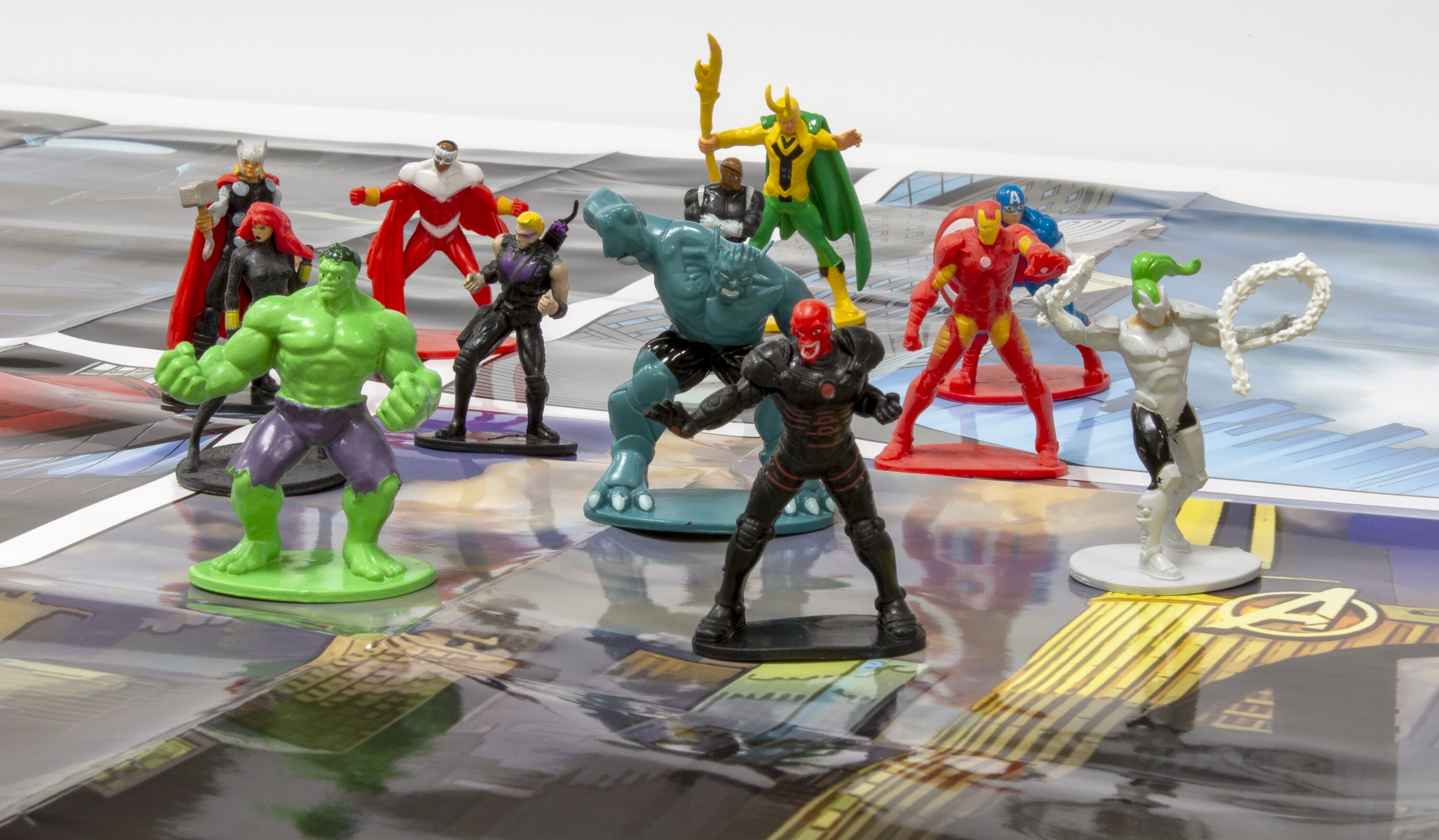Los Vengadores. Libroaventuras: Incluye un cuento, figuritas y un tapete 4