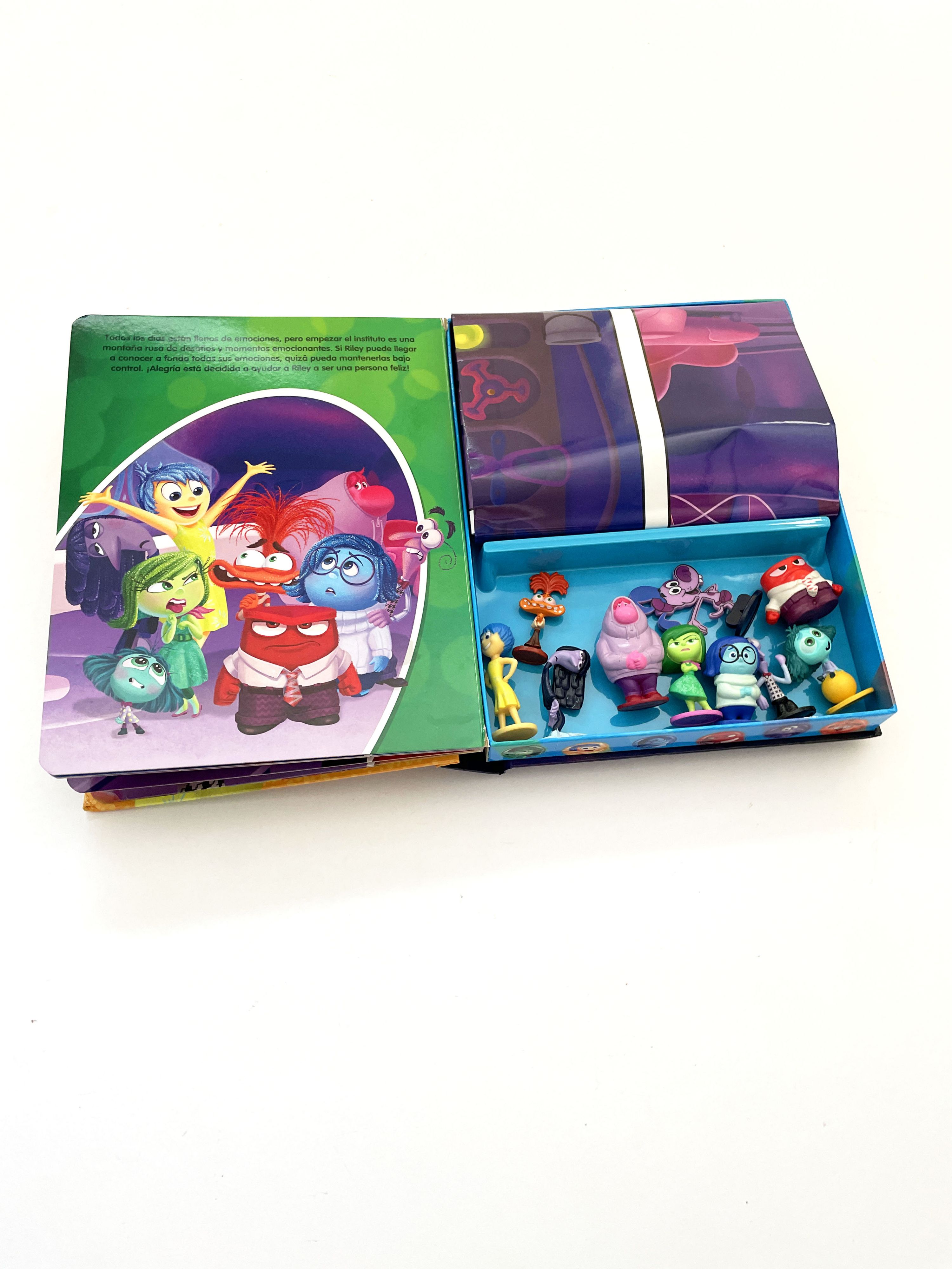 Del revés 2. Libroaventuras: Incluye un cuento, figuritas y un tapete 2