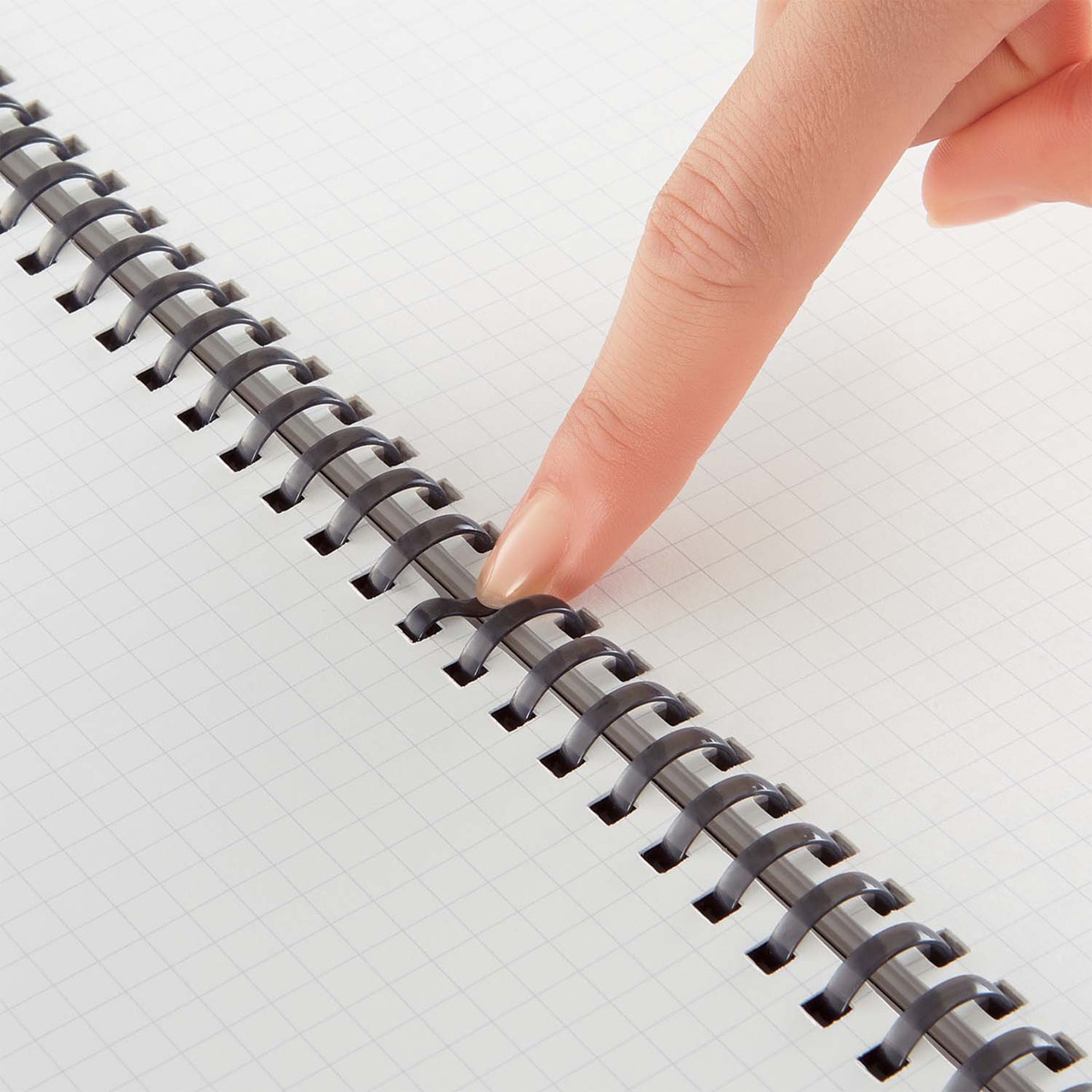 Imagen 12 de Cuaderno anillas flexibles Kokuyo cuadrícula A5 negro