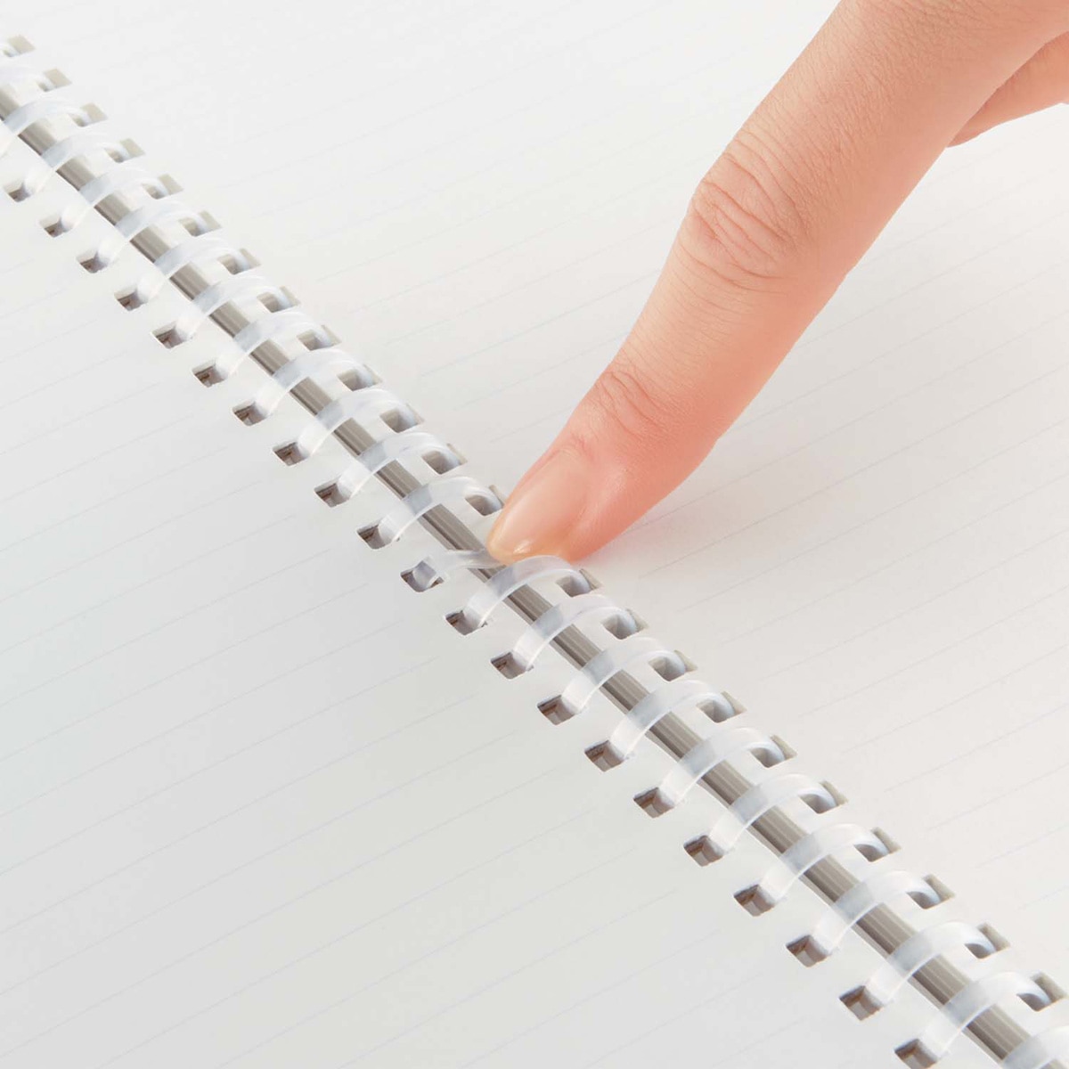 Imagen 8 de Cuaderno anillas flexibles Kokuyo líneas 7mm A5 negro