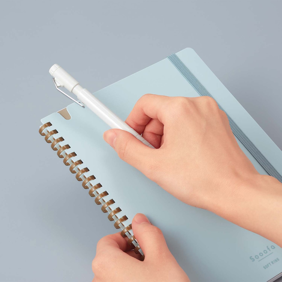 Imagen 8 de Cuaderno anillas flexibles Kokuyo cuadrícula 4 mm A5 rosa