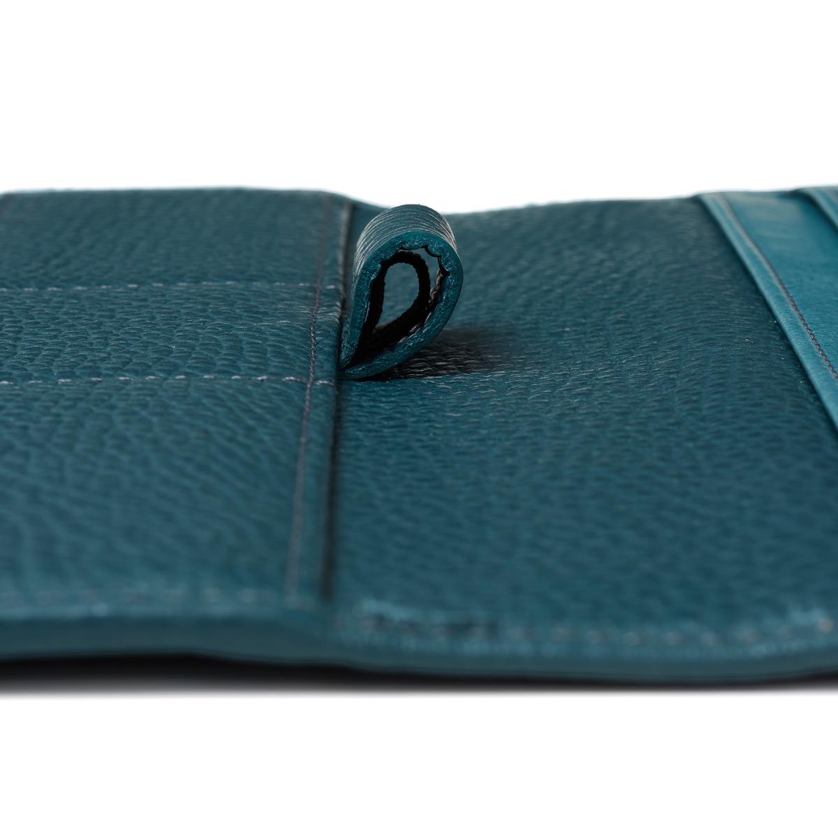 Capa em Pele Octano com Bolsos Interiores e Fecho de Correr. Inclui Bloco de Notas A5 Fabriano 3