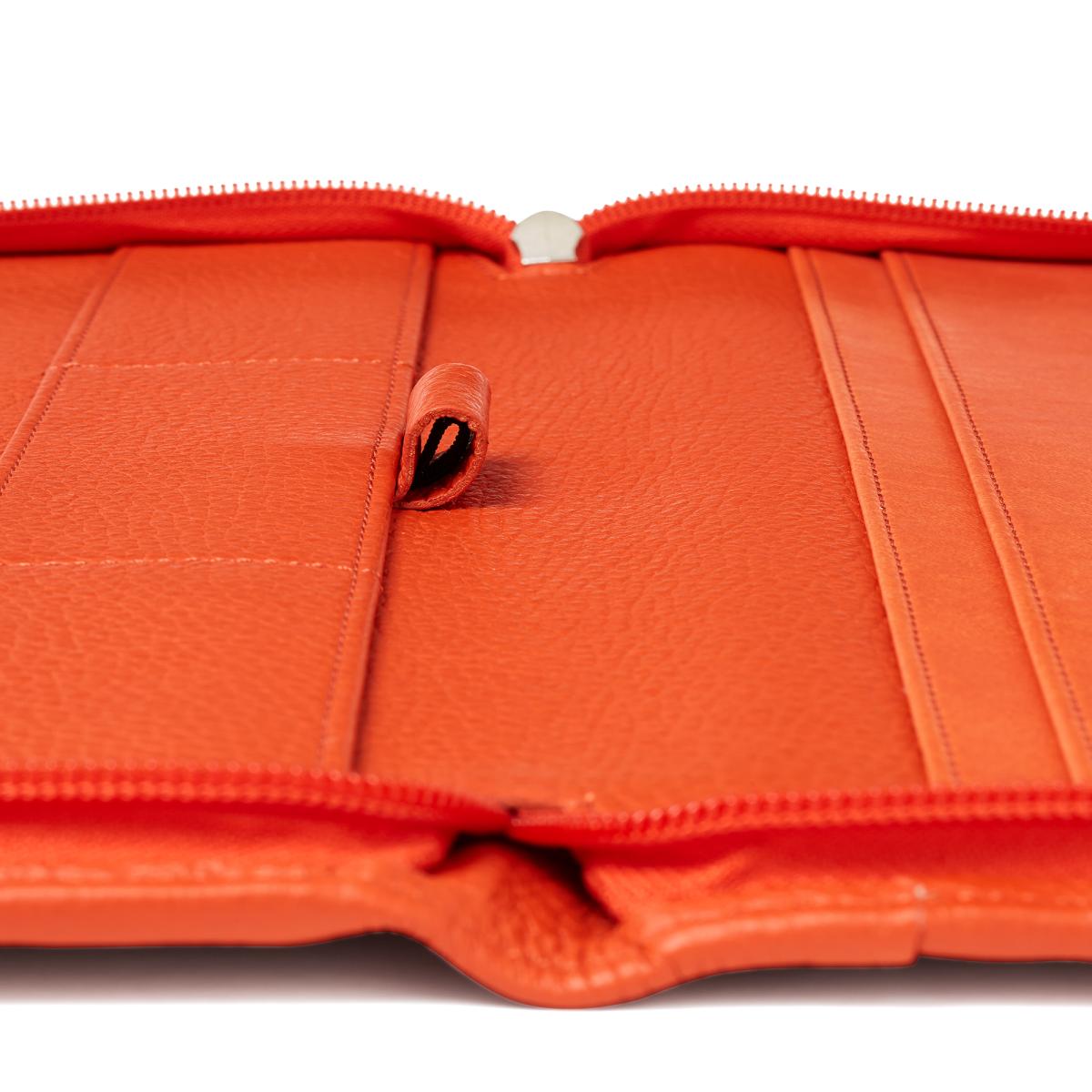Capa em Pele Laranja com Bolsos Interiores e Fecho de Correr. Inclui Bloco de Notas A5 Fabriano Laranja-2