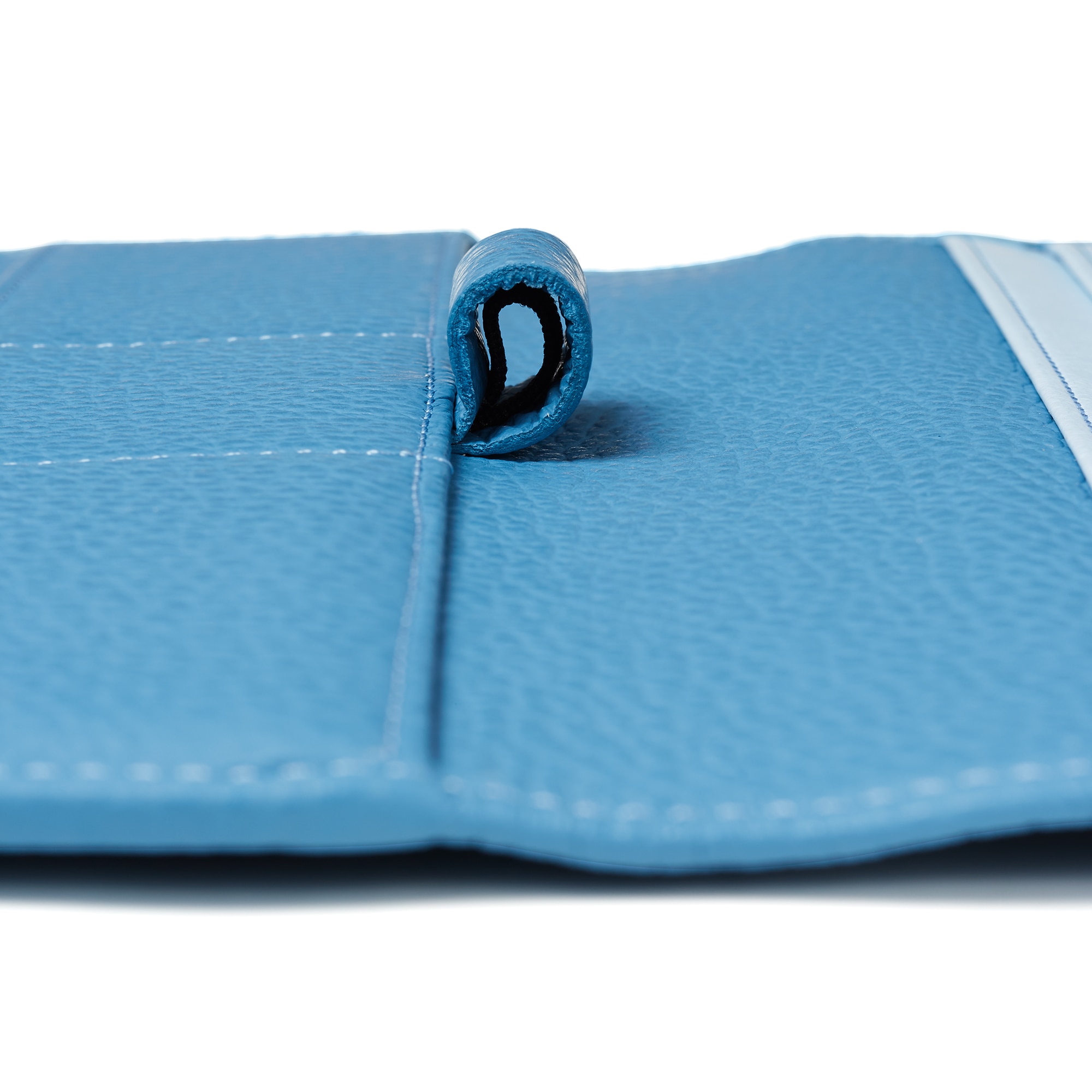 Capa em Pele Turquesa com Bolsos Interiores e Fecho de Correr. Inclui Bloco de Notas A5 Fabriano 3