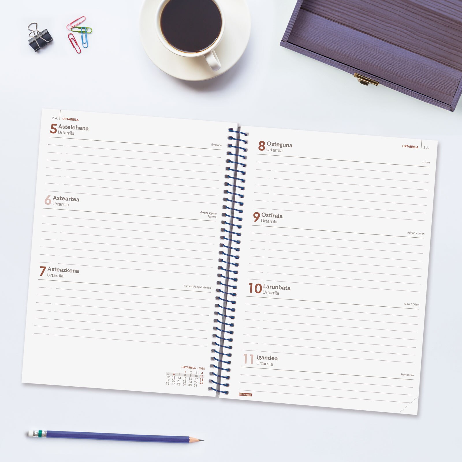 Agenda año 2026 Espiral Basics Year E10-155x212 mm Semana Vista Horizontal Finocam azul euskera Azul-3