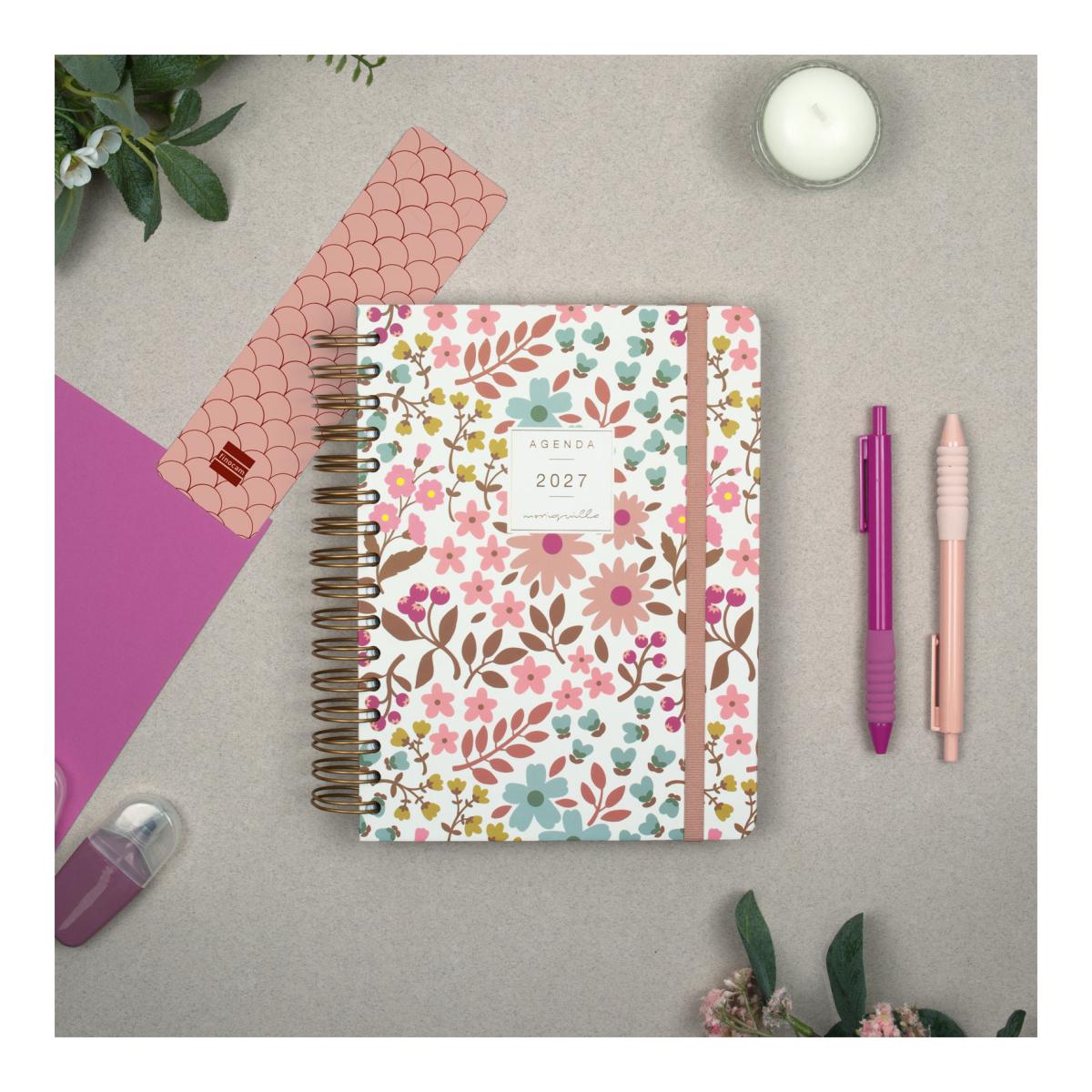 Agenda espiral doble año 2027 Moniquilla E10-155x212 mm 1 Día Página Finocam rosa castellano Rosa-2