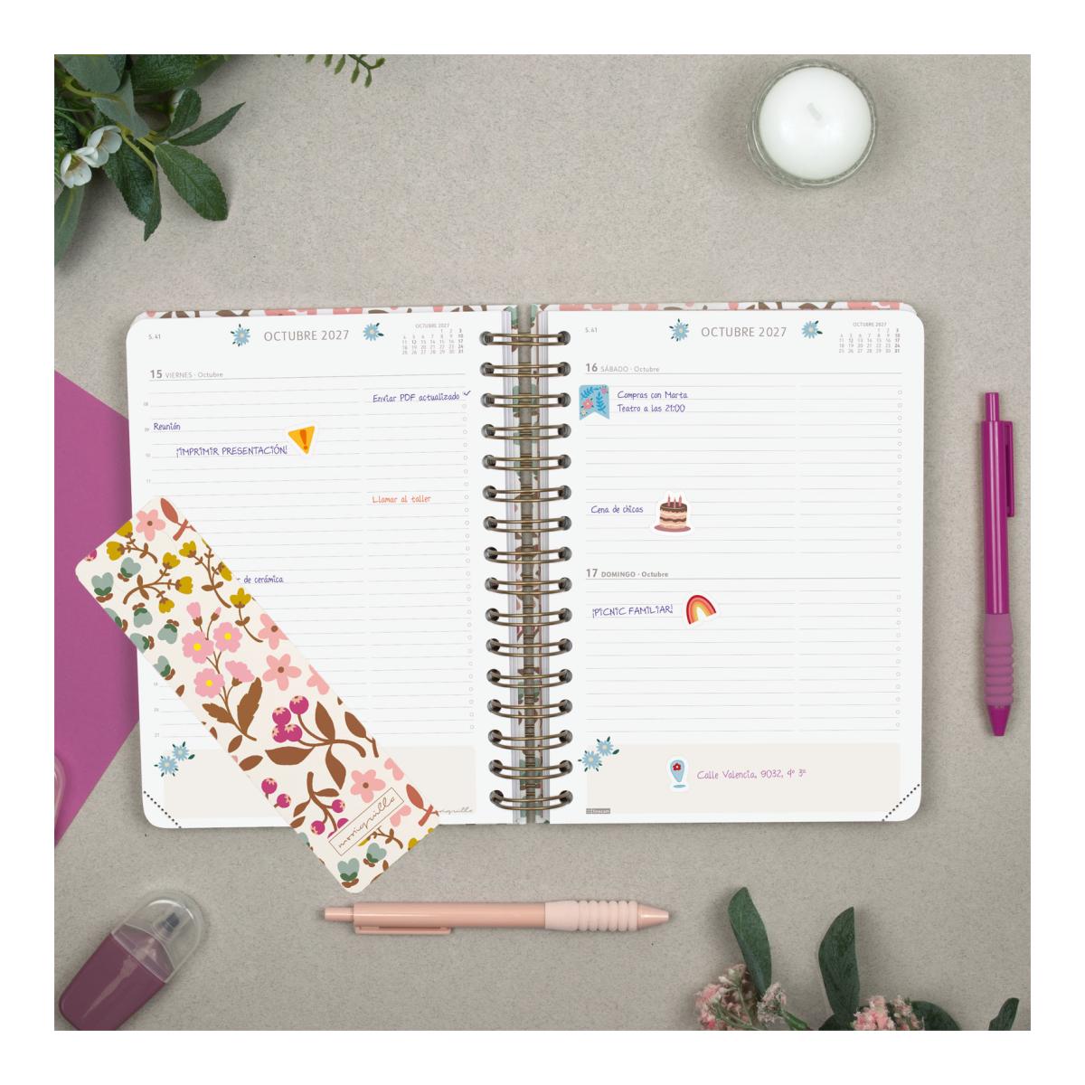 Agenda espiral doble año 2027 Moniquilla E10-155x212 mm 1 Día Página Finocam rosa castellano Rosa-3