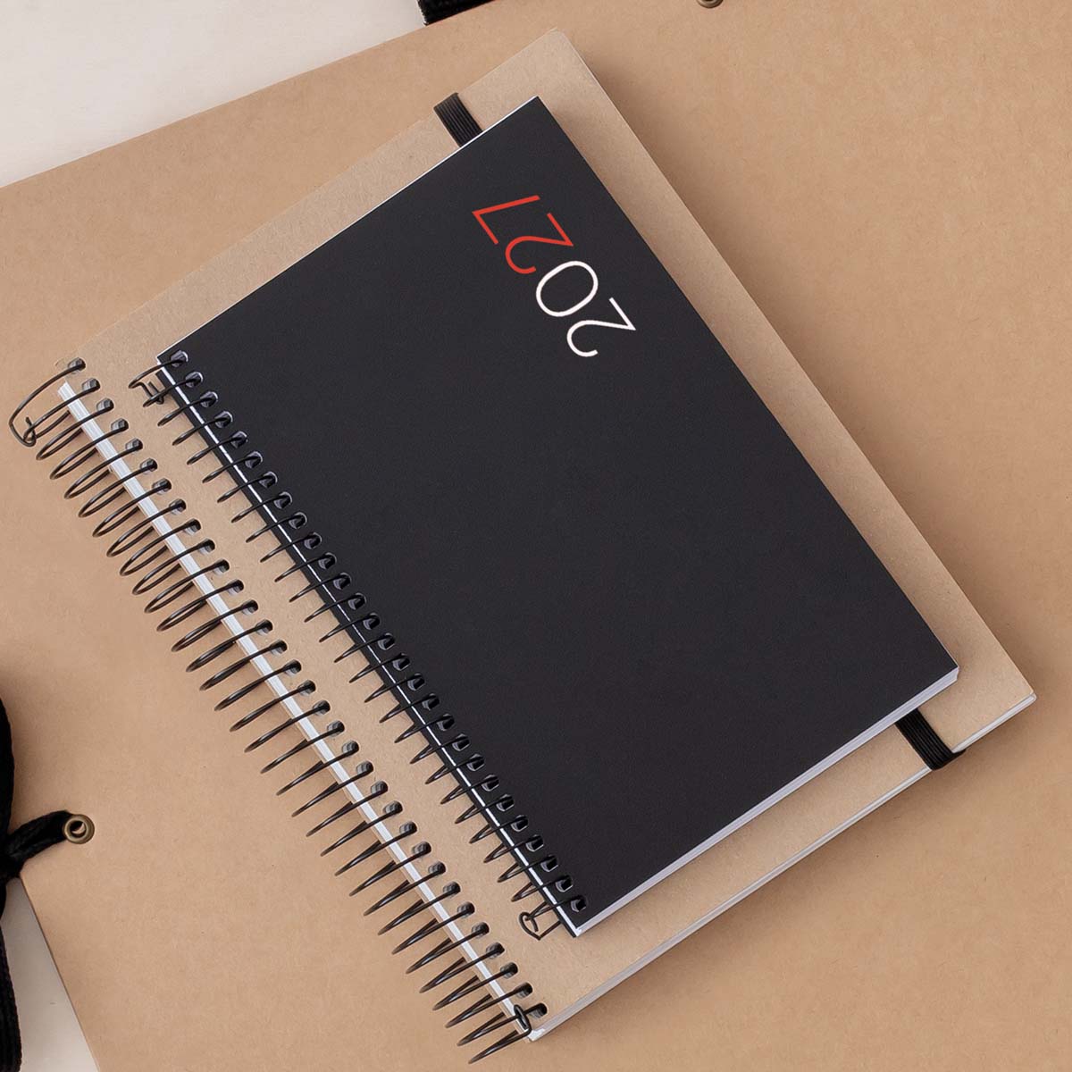 Agenda Espiral Activa 1 día por página Polipropileno City Negro 2027 Miquelrius Negro-6