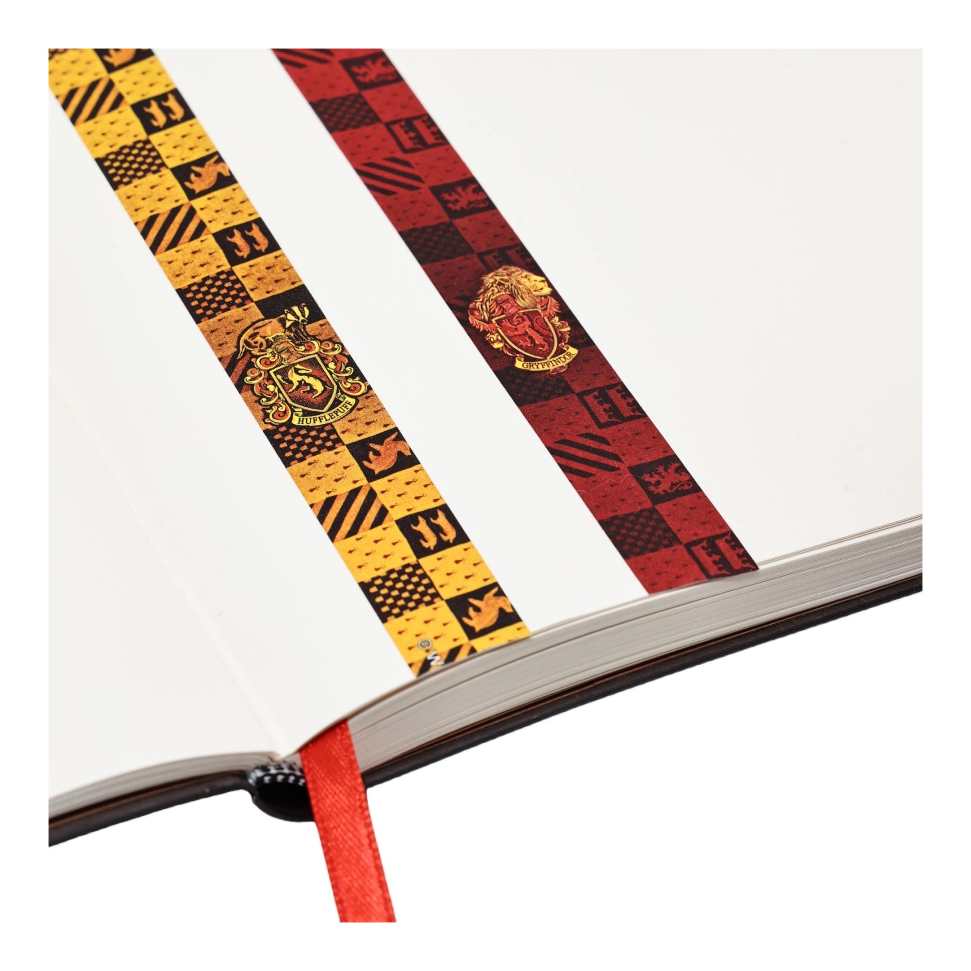 Imagen 2 de Pack 2 rollos de washi tape Harry Potter casa Gryffindor/Hufflepuff (1ud. por estampado (15mmx10m)) Paperblanks Multicolor