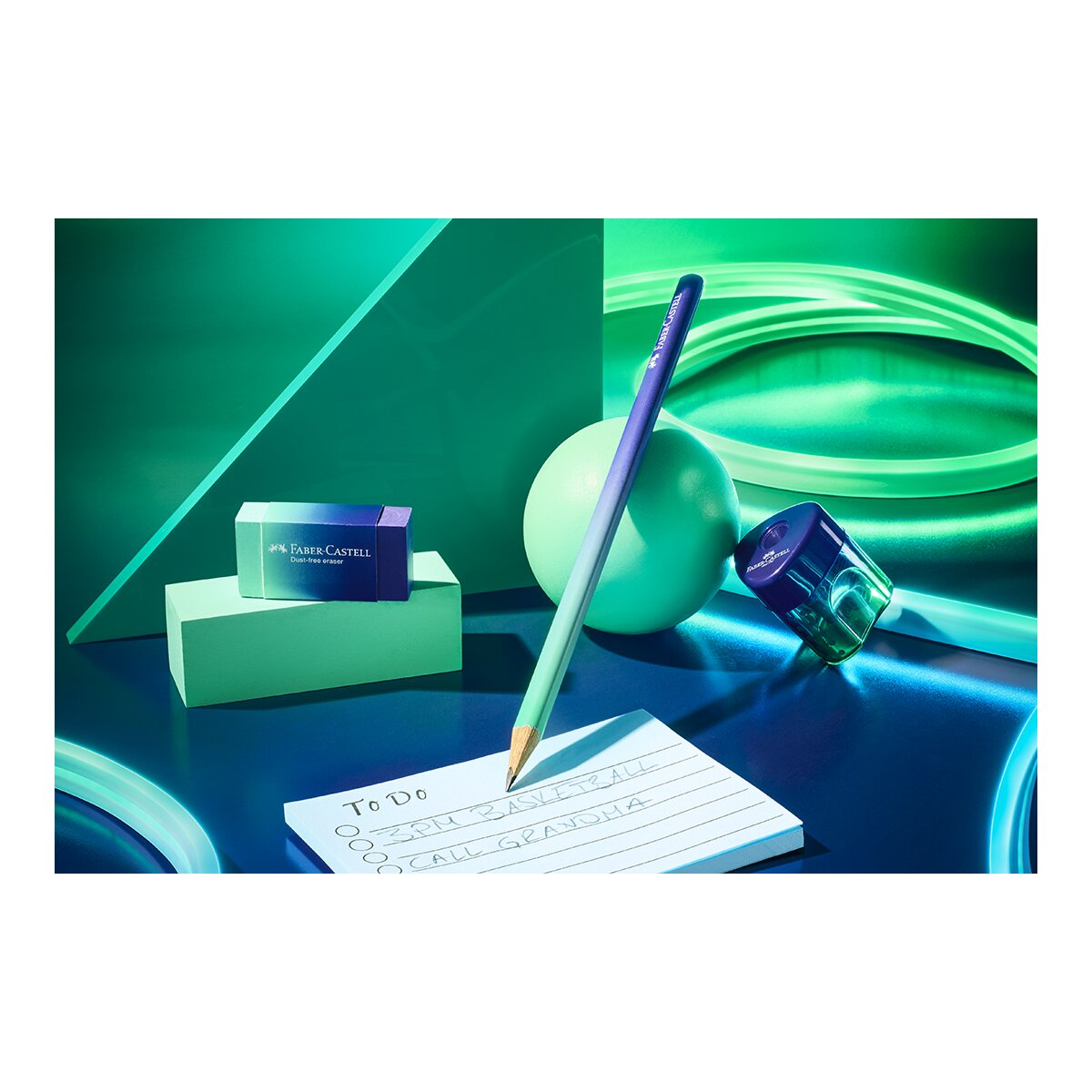 Lápiz ergonómico triangular dureza B Faber-Castell gradiente de color  Buzzing blue 3