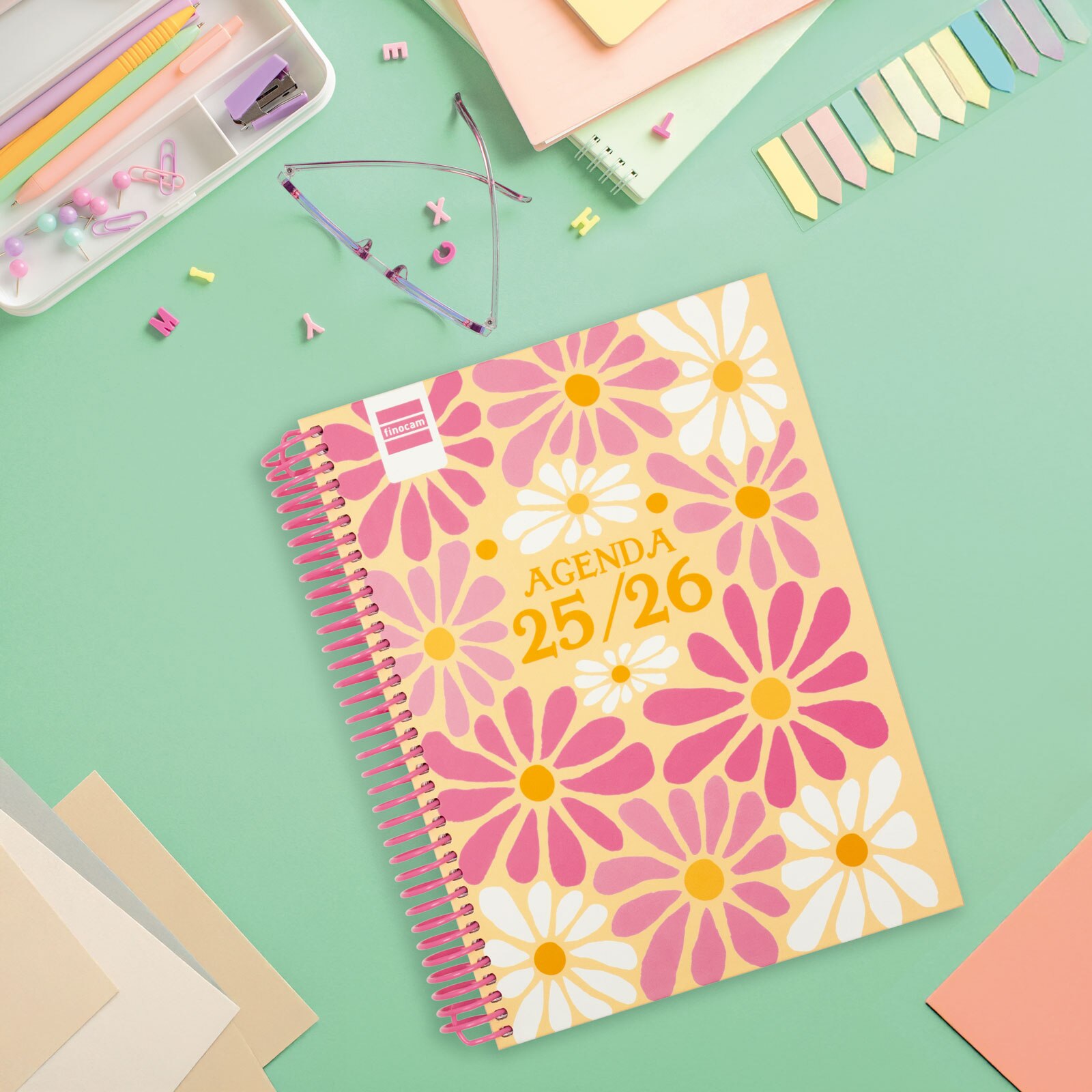 Agenda curso 2025-2026 Diva 1/4-155x212 mm 1 día página Spring Finocam catalán multilingüe Multicolor-2