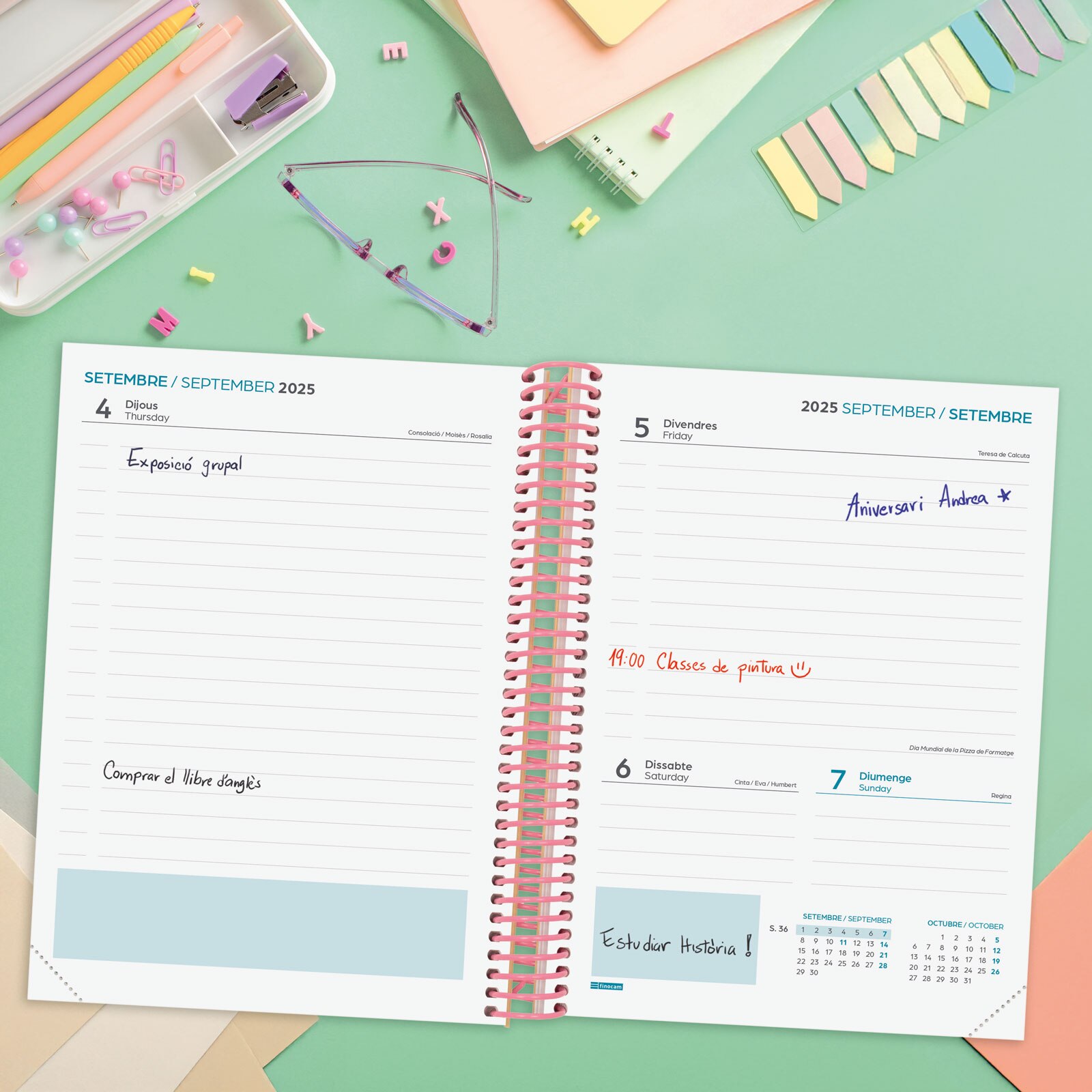 Agenda curso 2025-2026 Diva 1/4-155x212 mm 1 día página Spring Finocam catalán multilingüe Multicolor-3