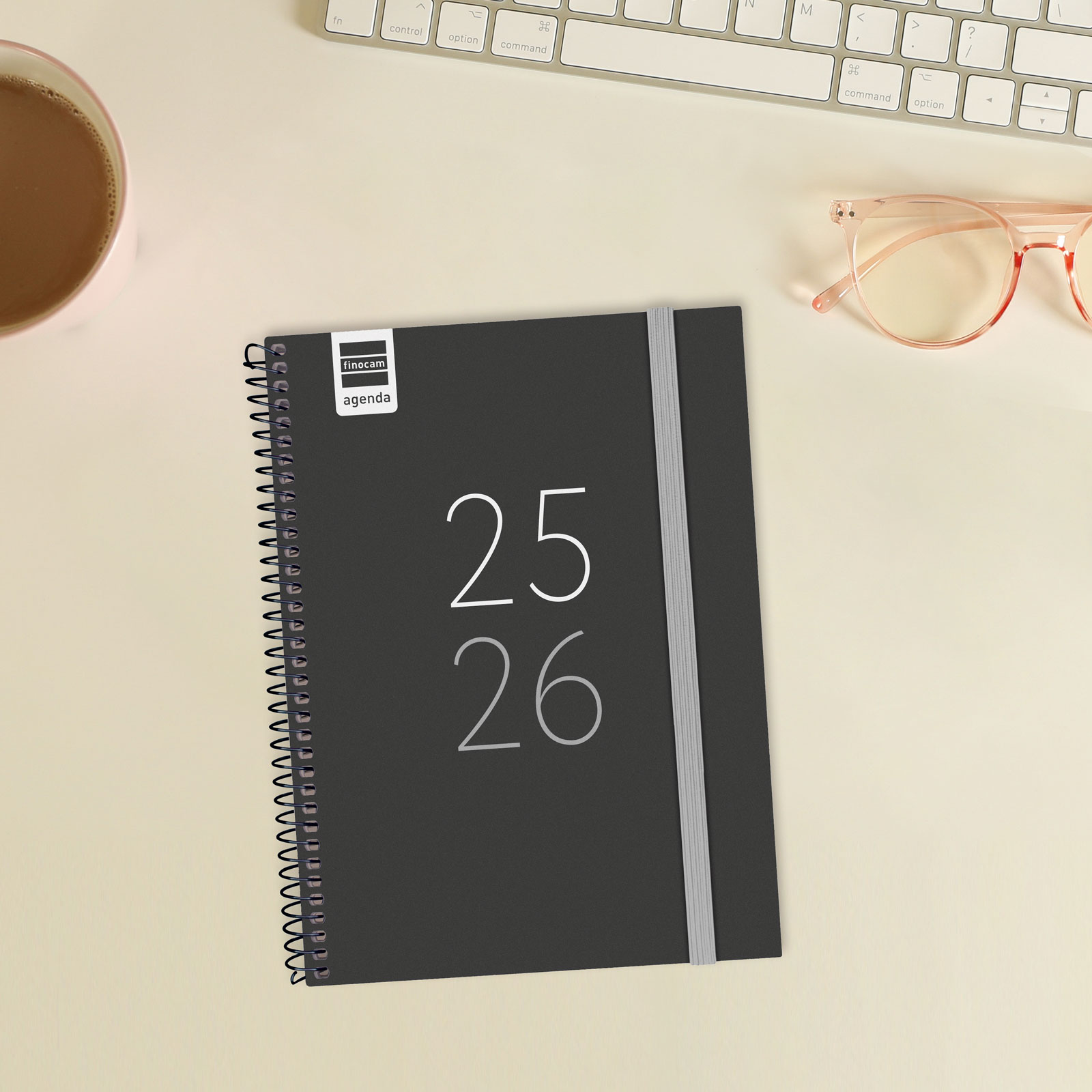 Agenda curso 2025-2026 Secundaria 1/4-155x212 mm 1 día página Finocam negro catalán multilingüe Negro-2