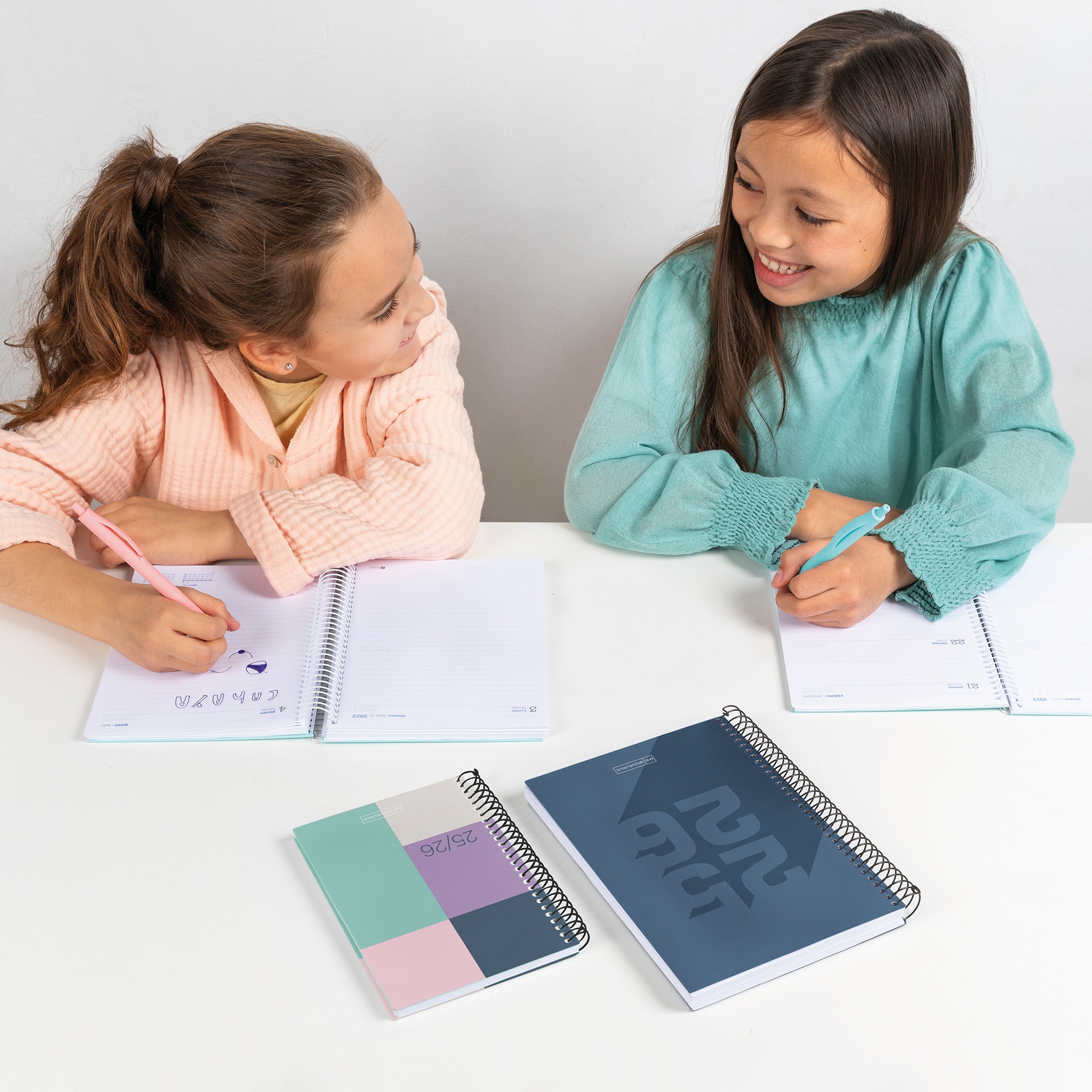 Agenda Escolar Plus 1 Día por Página Basic Marino 2025-2026 Miquelrius Espanhol Azul-marinho-10