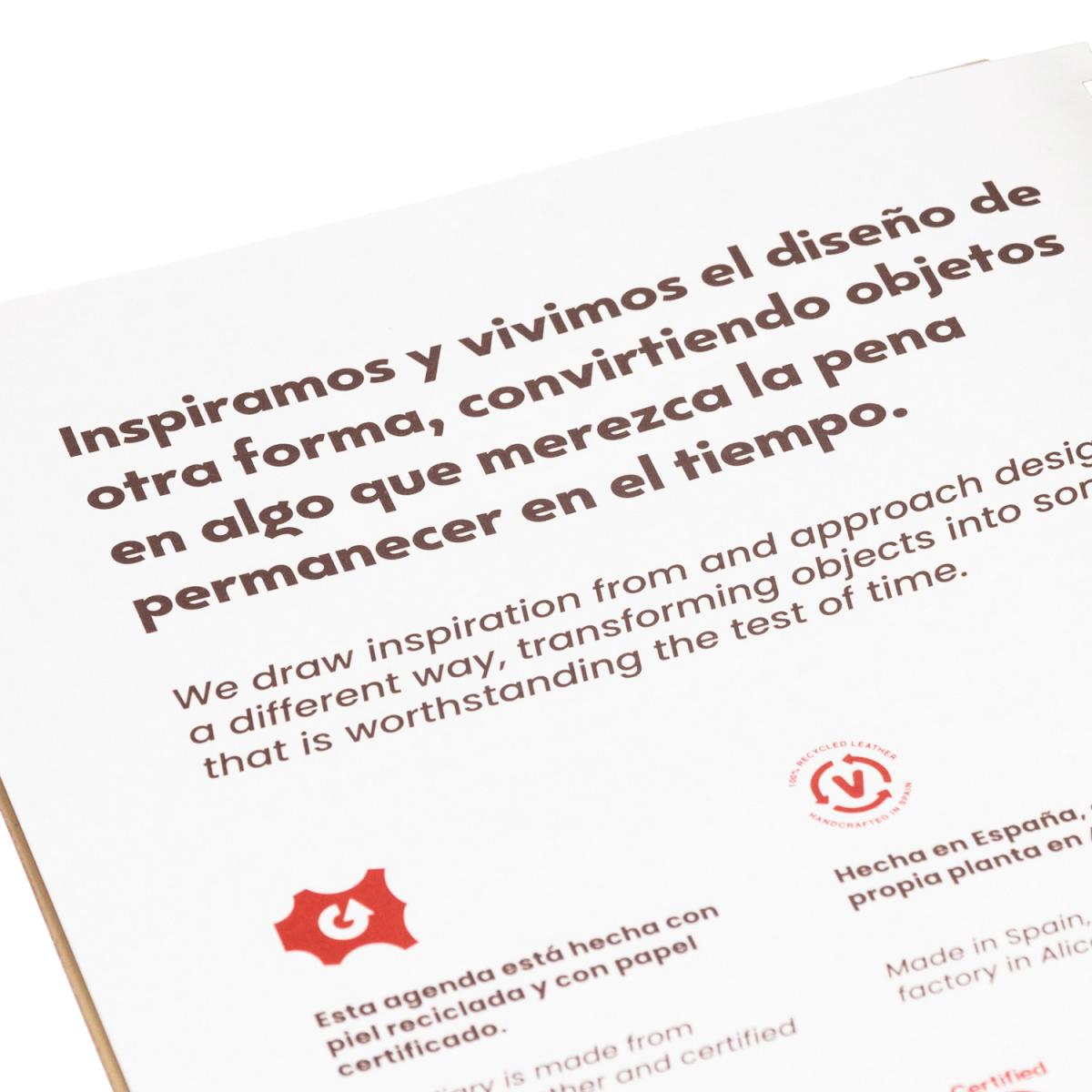 Agenda Escolar 2026-2027 Dia por Página A5 Vacavaliente Bilingüe em Pele Reciclada – Stripes Lilás 10
