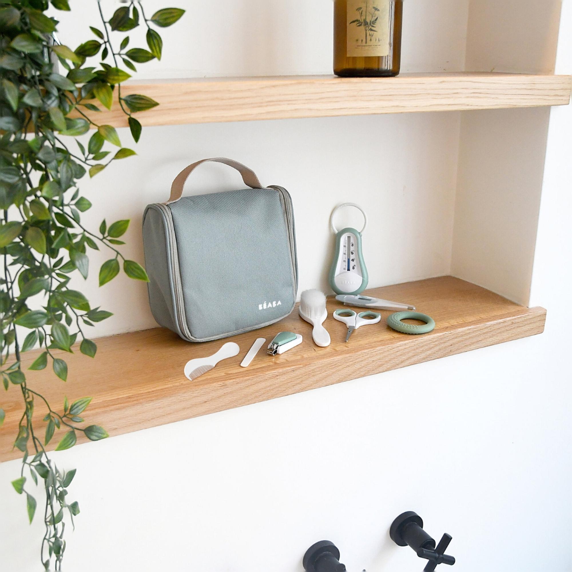 Necessaire de Banho Beaba com 10 Acessórios Verde-antiquário-4