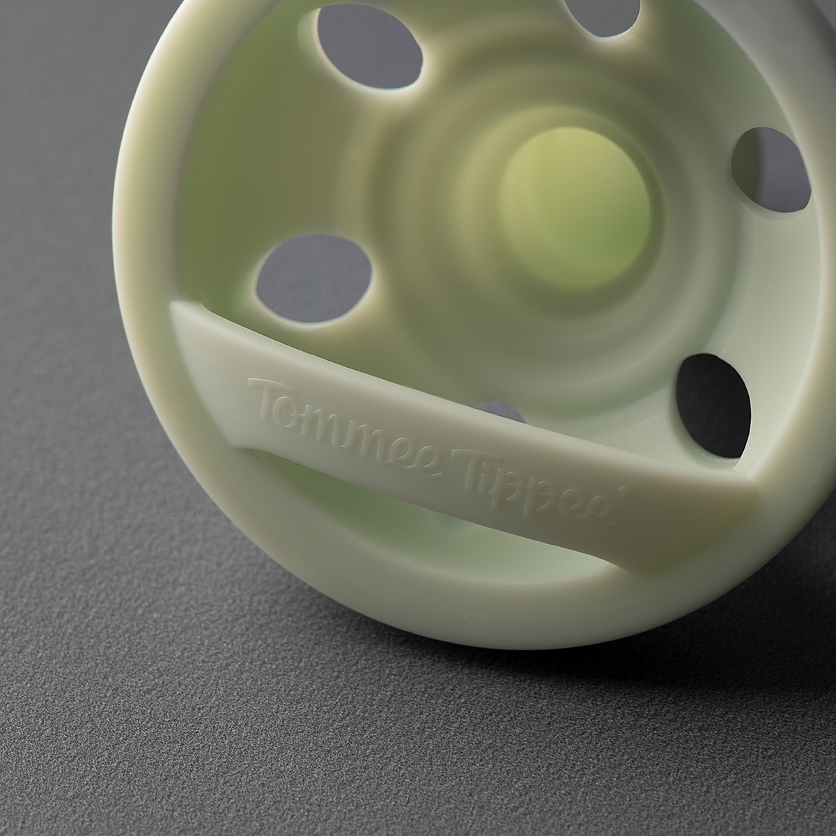 Imagen 3 de Chupete con Forma de Pecho de Tommee Tippee, 0-6 meses - Verde / Amarillo Verde / Amarillo