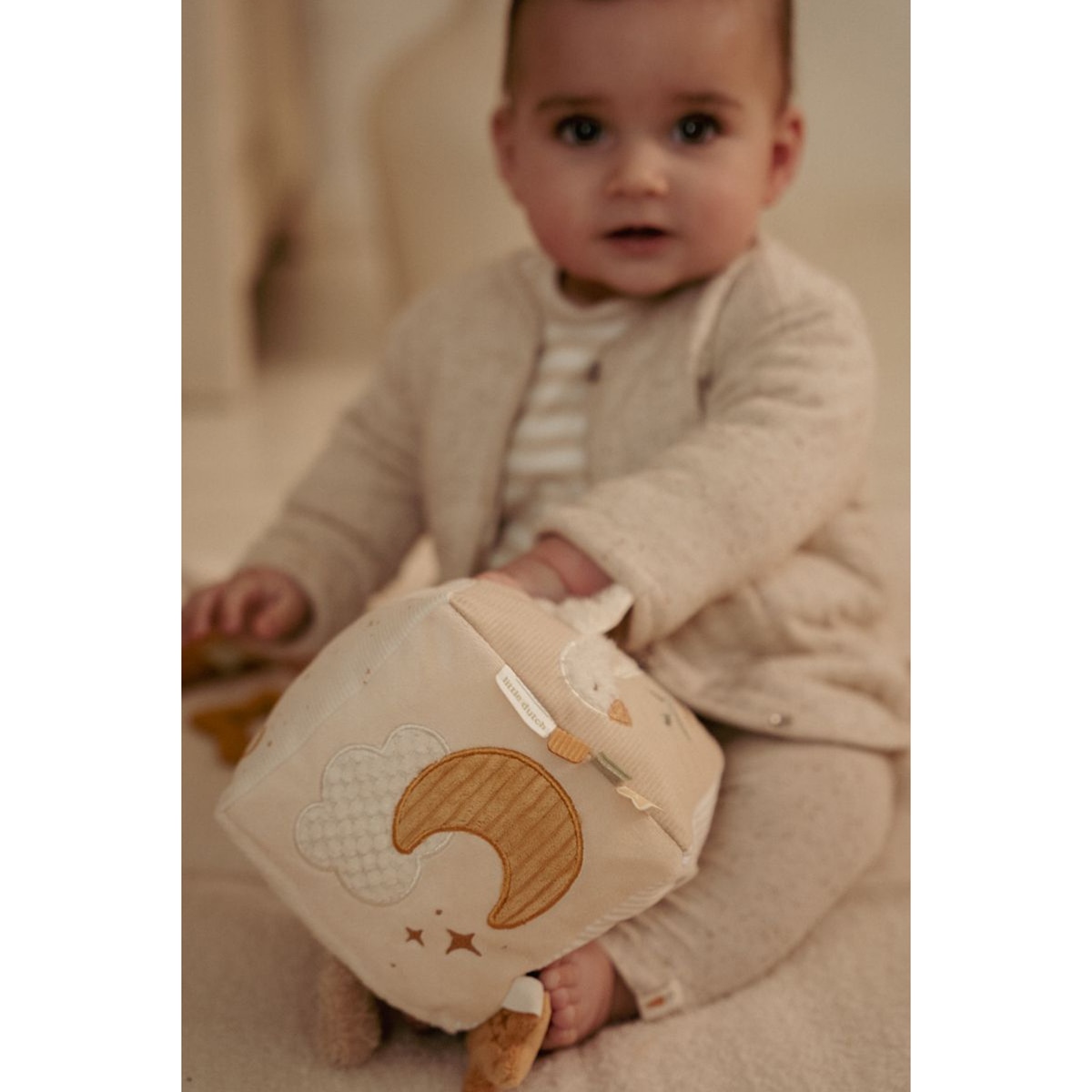 Cubo macio de atividades Little Dutch coleção Newborn Naturals Bege Serra-6
