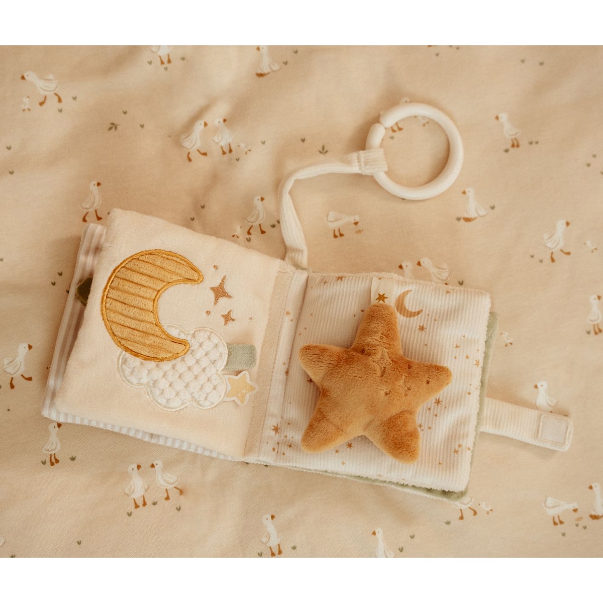 Livro macio de atividades Little Dutch com argola Newborn Naturals Bege Serra-2