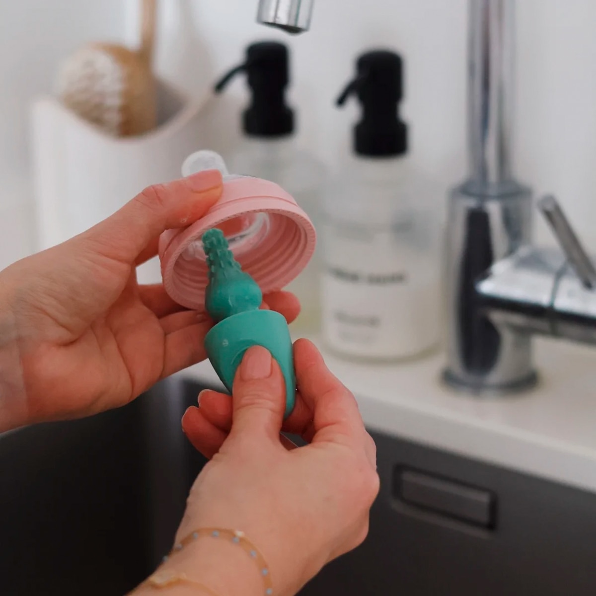 Escova Limpa-Biberões de Silicone Verde Água-6