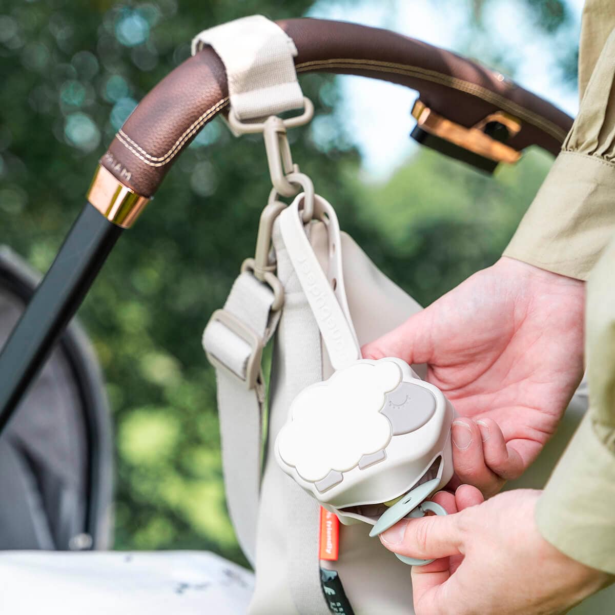 Porta-Chupeta de Silicone Bege areia-4