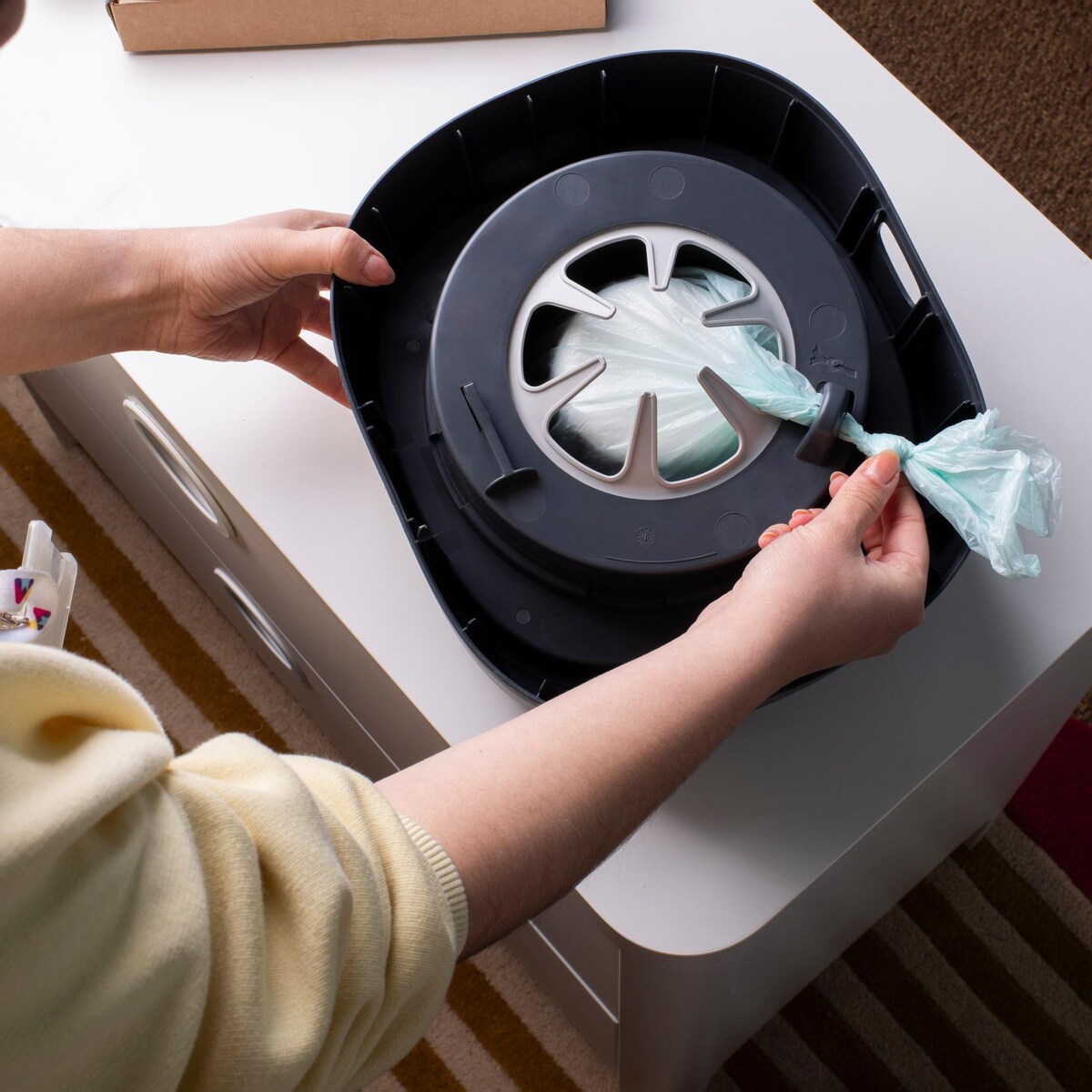 Pack de 18 unidades de recarga Sangenic Twist & Click para recipientes de fraldas cinzento Cinzento-7