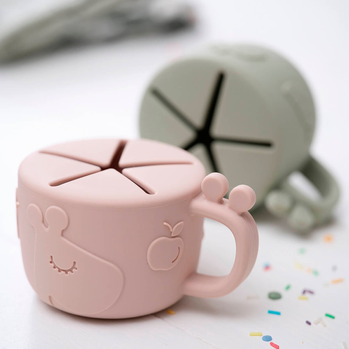 Copo Porta-Snacks Peekaboo Raffi de Silicone - Rosa Rosa-7