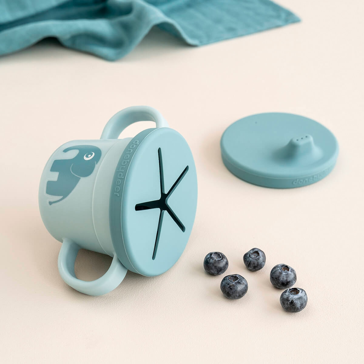 Copo Antiderrapante de Aprendizagem e Porta-Snacks com Asas Coleção Foodie Azul-claro-5