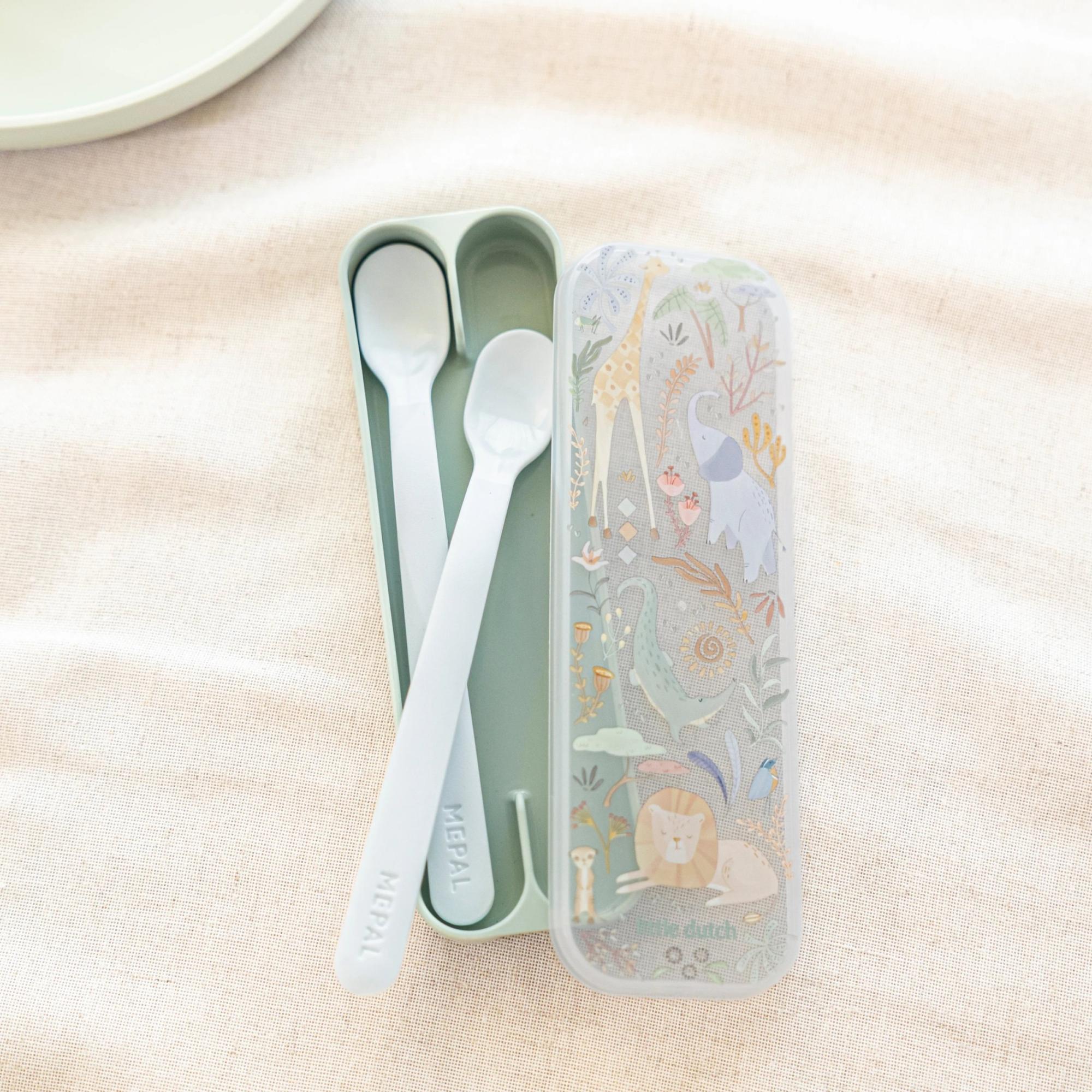 Imagen 2 de Set 2 cucharas Little Dutch con estuche colec. Safari Friends - Verde anticuario Verde anticuario
