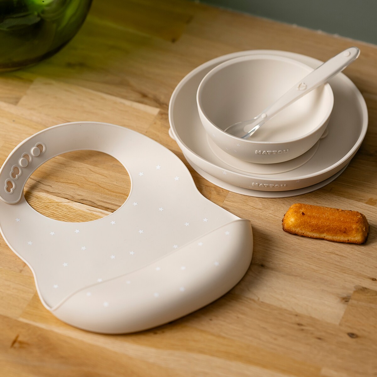 Vajilla 4 piezas Nattou silicona con babero Beige-3
