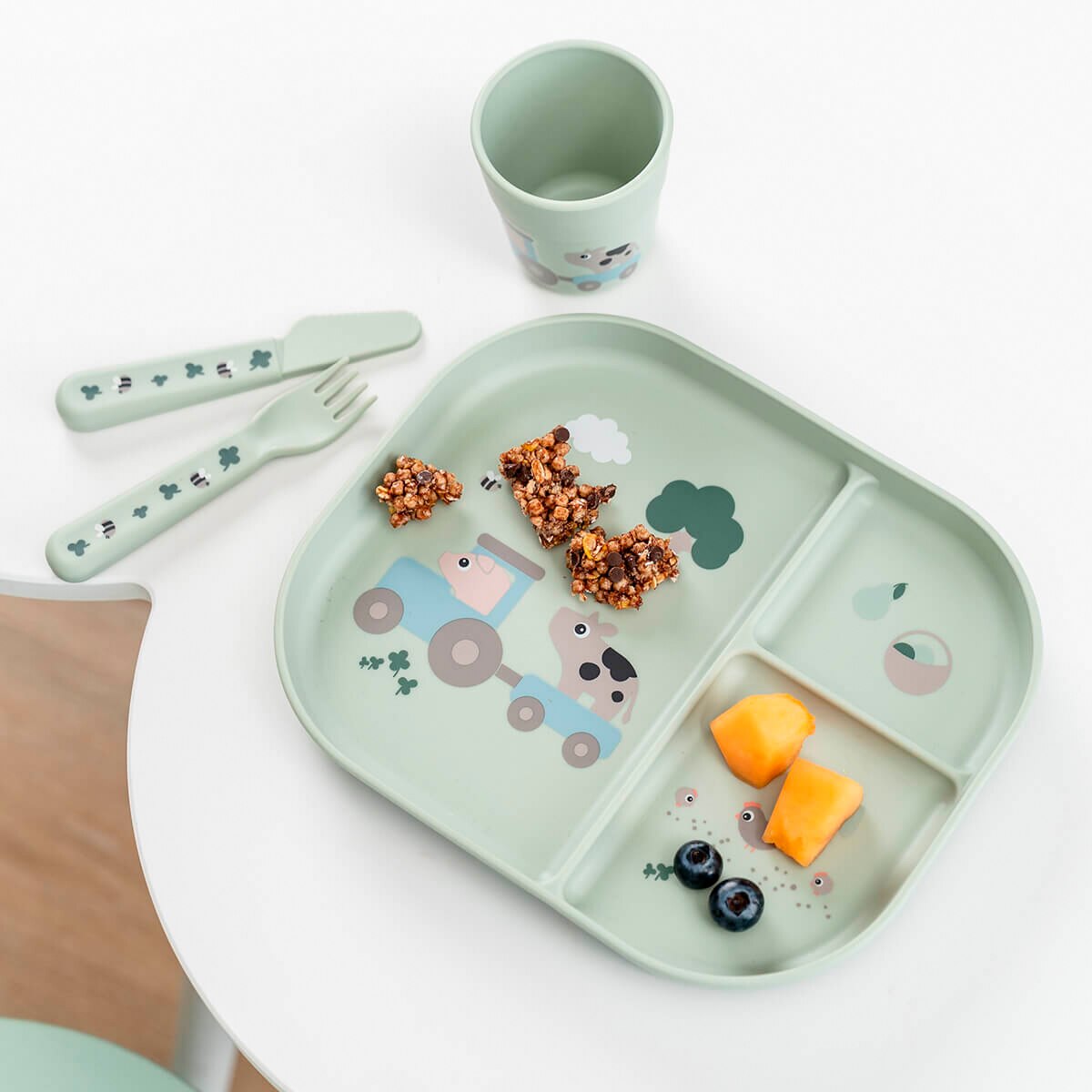 Set mi primera vajilla Done by Deer con plato compartimentado, taza aprendizaje y cubiertos - Verde Agua Verde Agua-9