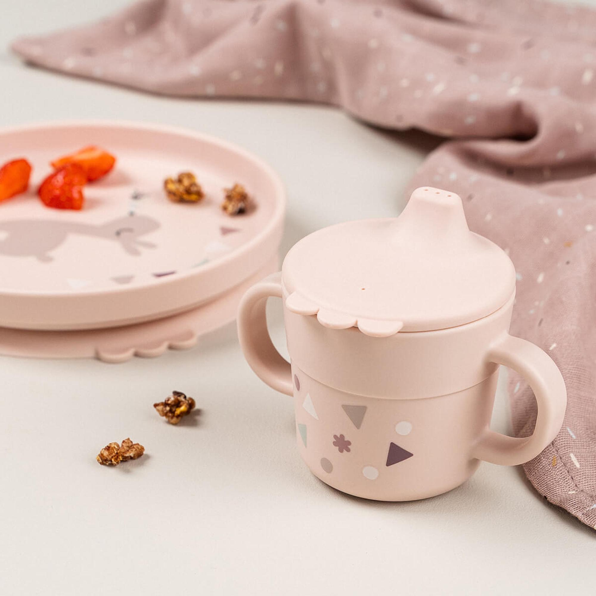 Set de vajilla Done by Deer con plato, bowl ventosa y taza de aprendizaje Celebration - Rosa claro Rosa claro-7