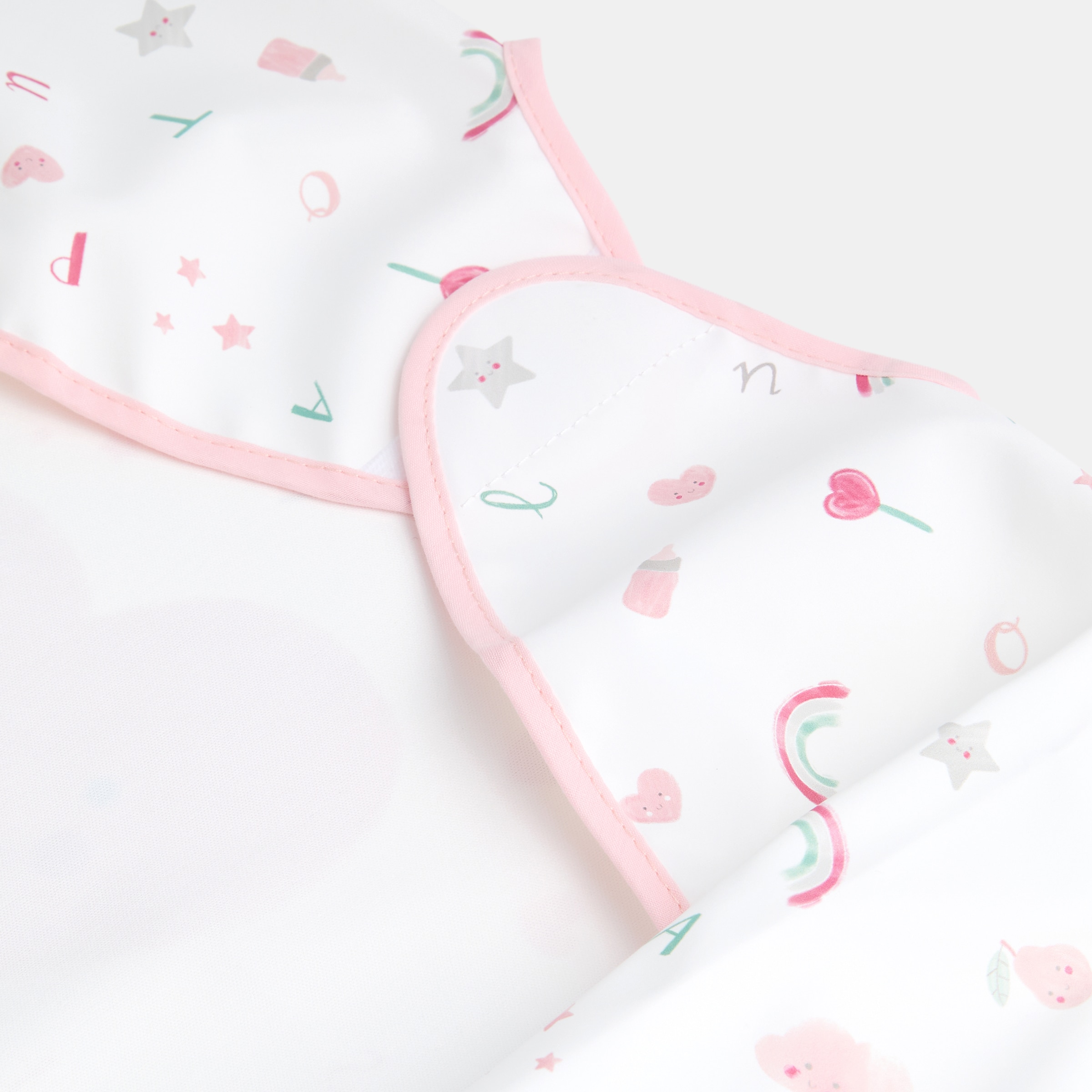 Babero plastificado con mangas Cotton Juice Baby Home mod Corazón - Rosa Rosa-2