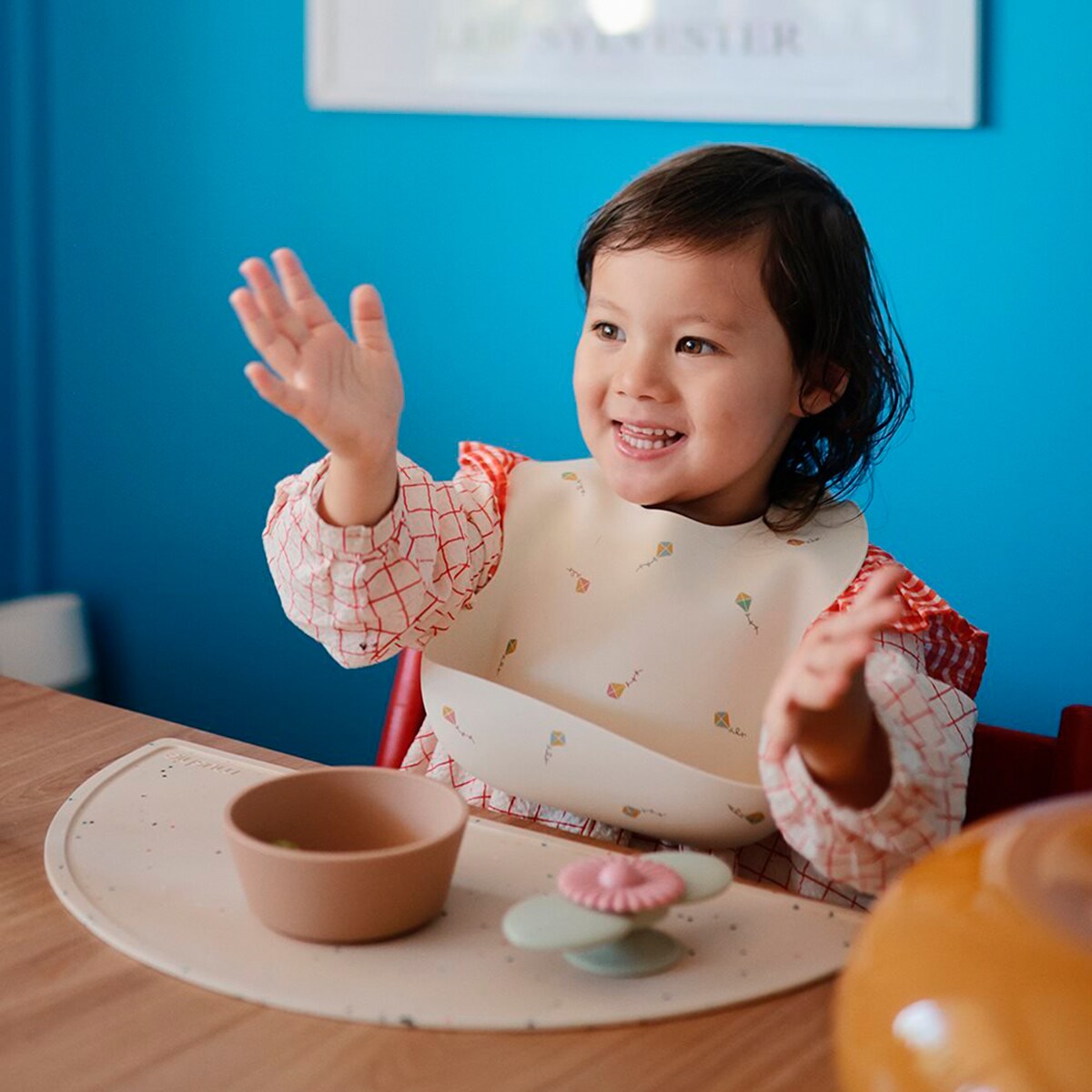 Babete de Silicone com Bolso Cru-2