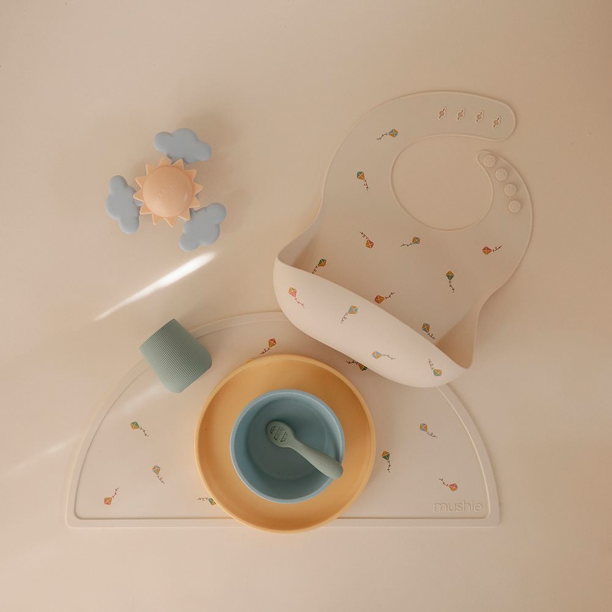 Babete de Silicone com Bolso Cru-4