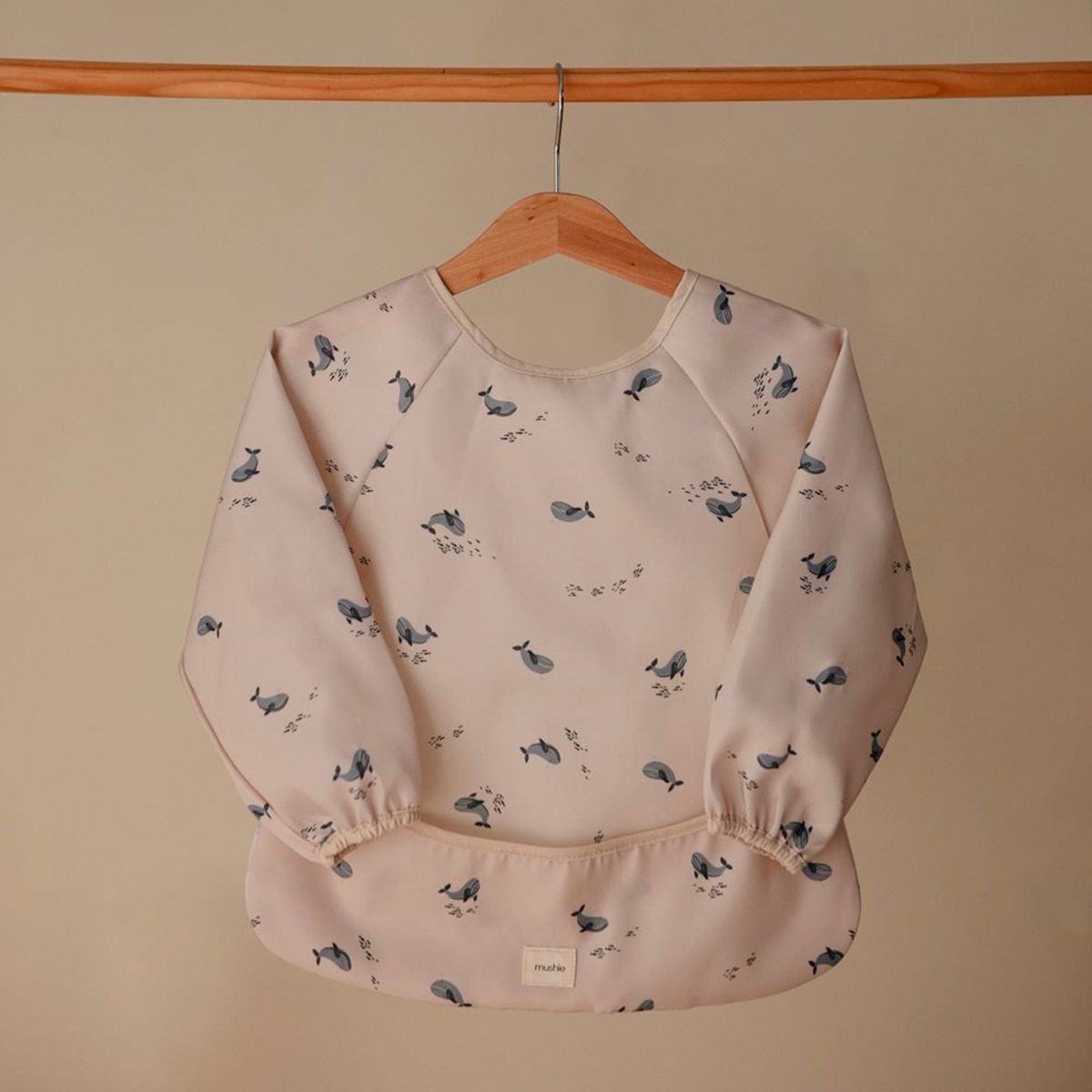 Babero manga larga Mushie Solid con bolsillo y cierre de velcro - Azul Cielo Azul Cielo-3