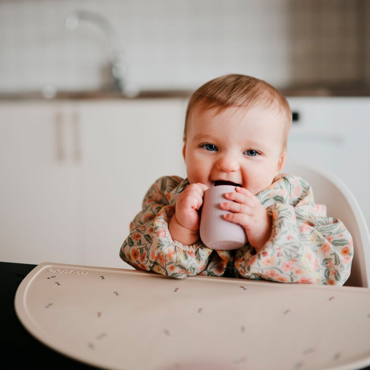 Babete de Manga Comprida Solid com Bolso e Fecho de Velcro Amarelo Suave-3