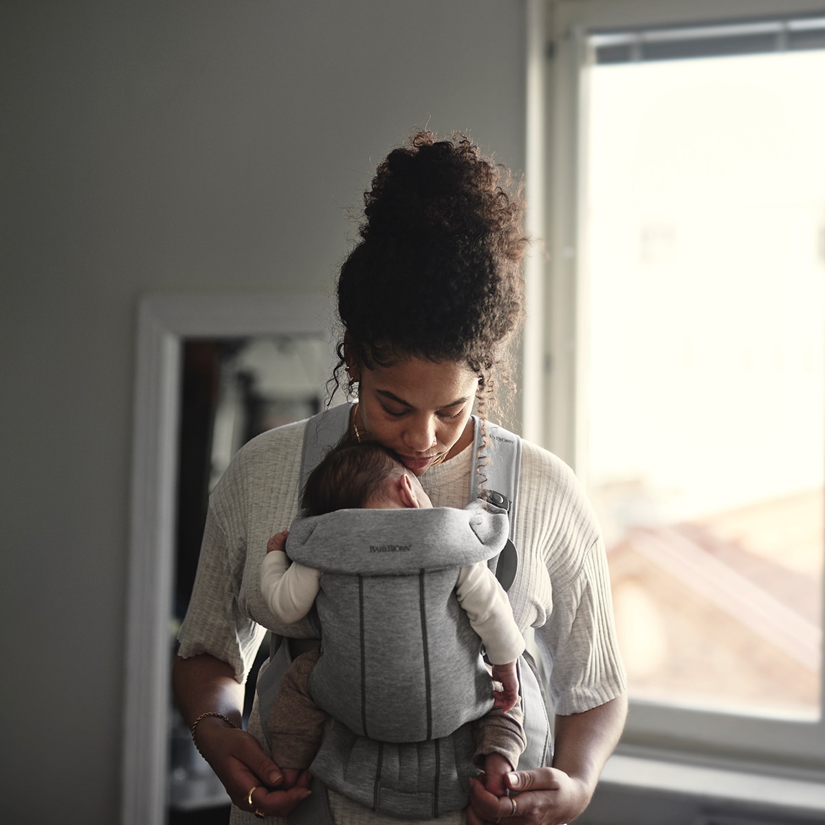 Mochila portabebé BabyBjörn Mini 3D Jersey 2 posiciones - Gris claro Gris claro-18