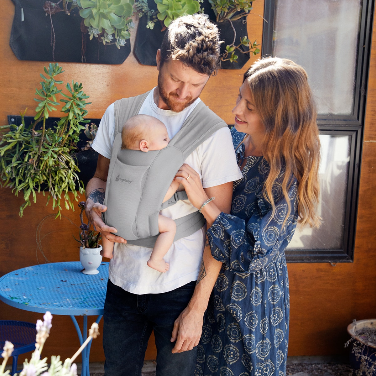 Mochila portabebe Ergobaby Embrace Soft Air Mesh Onyx Gris claro-23