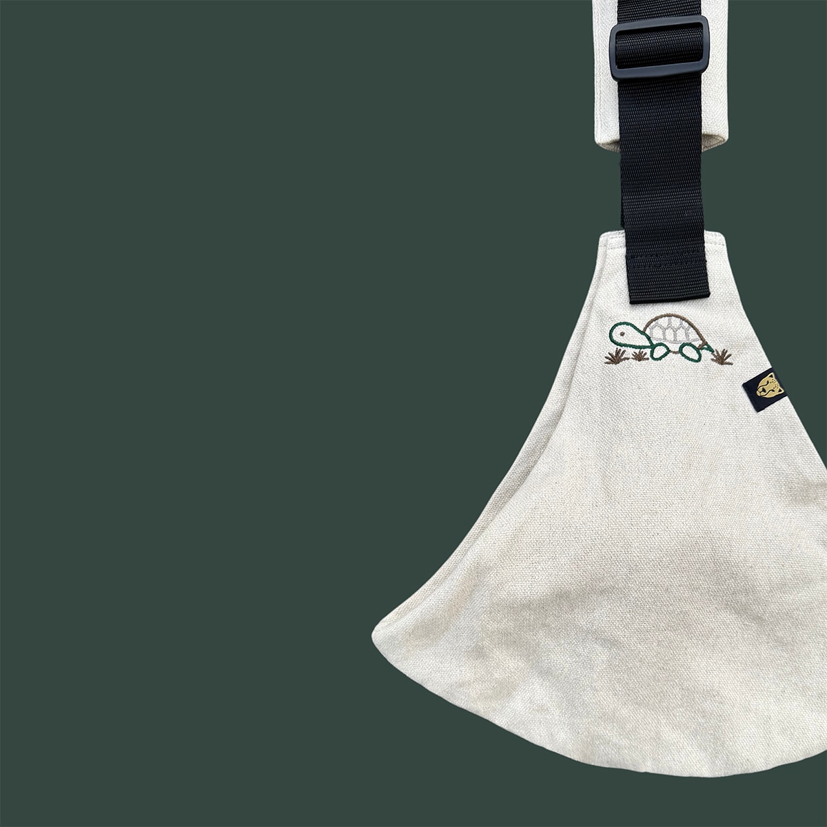 Porta-Bebés a Tiracolo em Linho com Bordado de Tartaruga Coleção Linen Areia-3