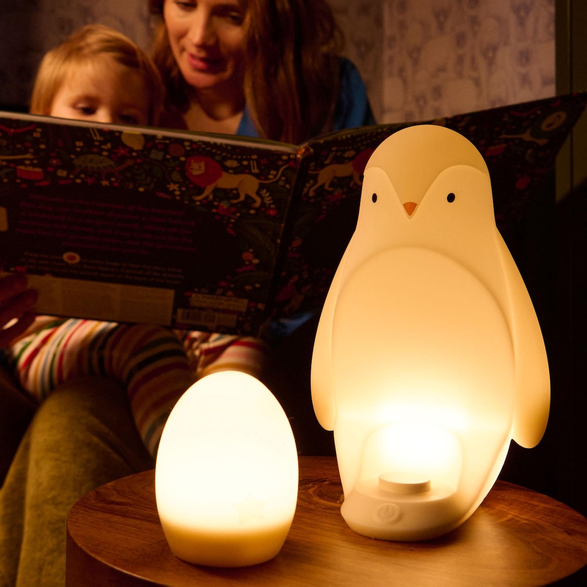 Imagen 0 de Luz Quitamiedos Tommee Tippee Pingüino Grobite luz nocturna 2 en 1 de silicona blanco Blanco