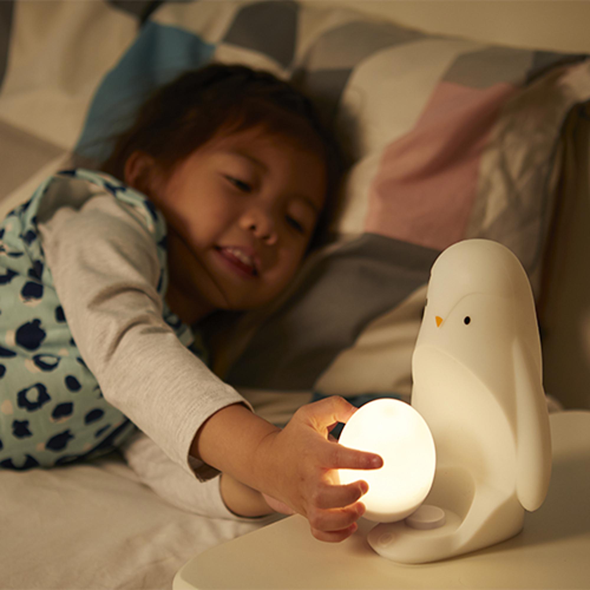 Luz Quitamiedos Tommee Tippee Pingüino Grobite luz nocturna 2 en 1 de silicona - Blanco Blanco-9