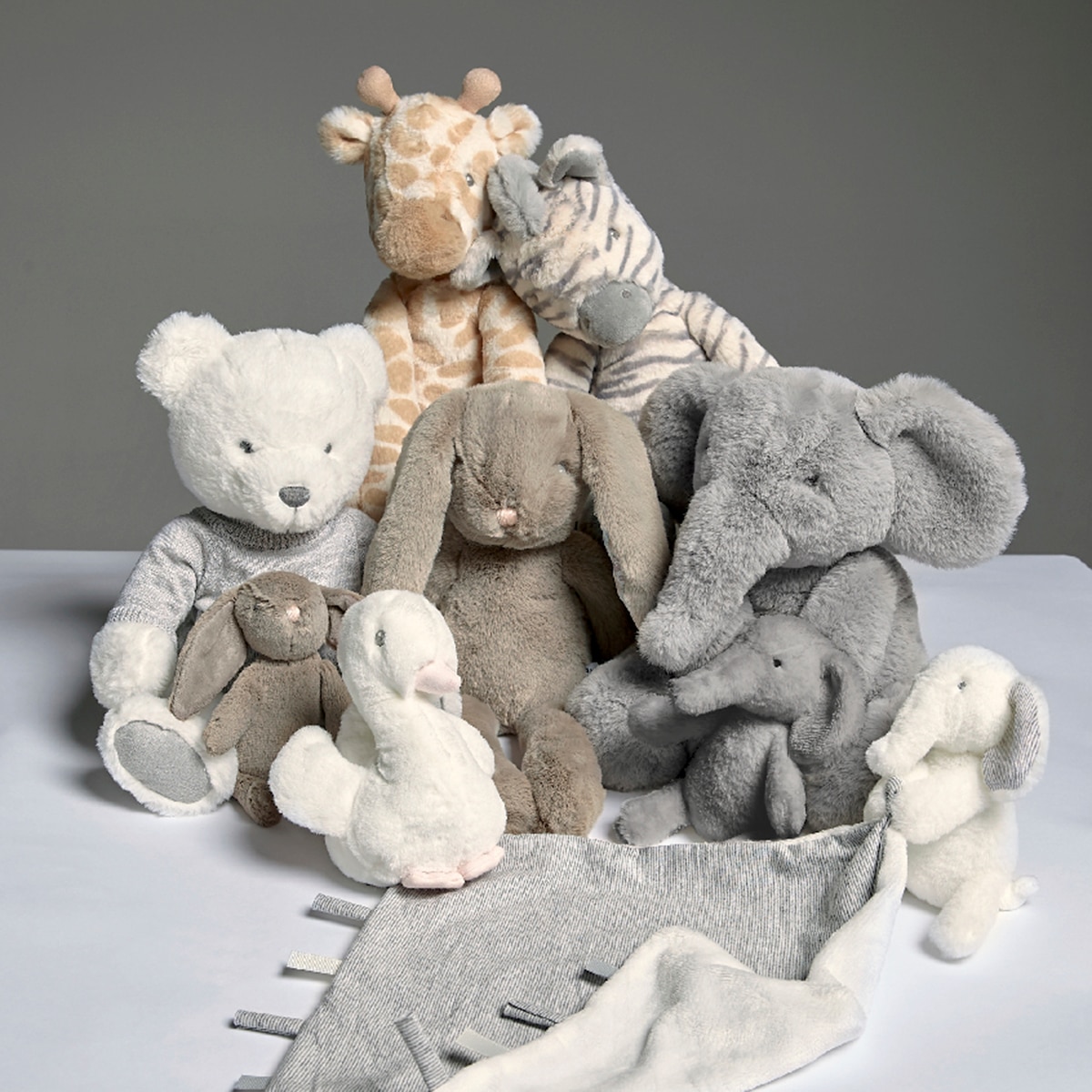 Doudou Mamas & Papas Archie the Elefant gris Gris-3