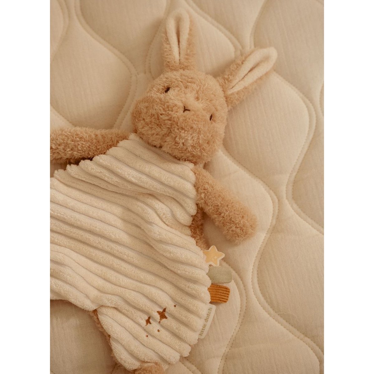 Doudou coelhinho Little Dutch com texturas coleção Newborn Naturals Bege Serra-3