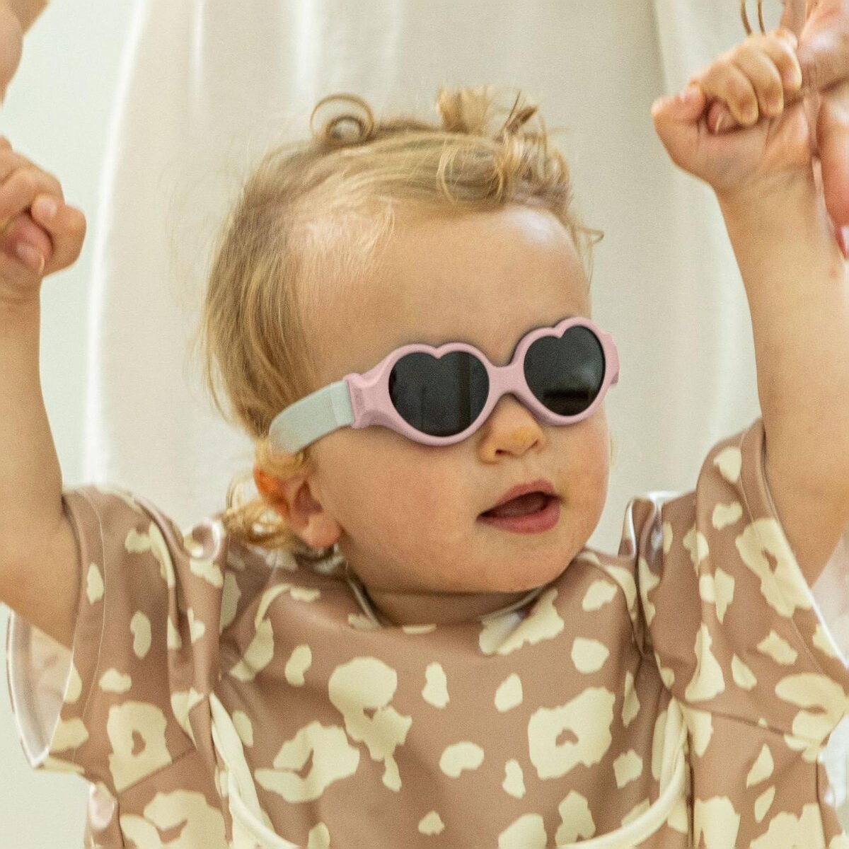 Imagen 0 de Gafas de sol para bebé Beaba con cinta 0-9 meses Rosa claro