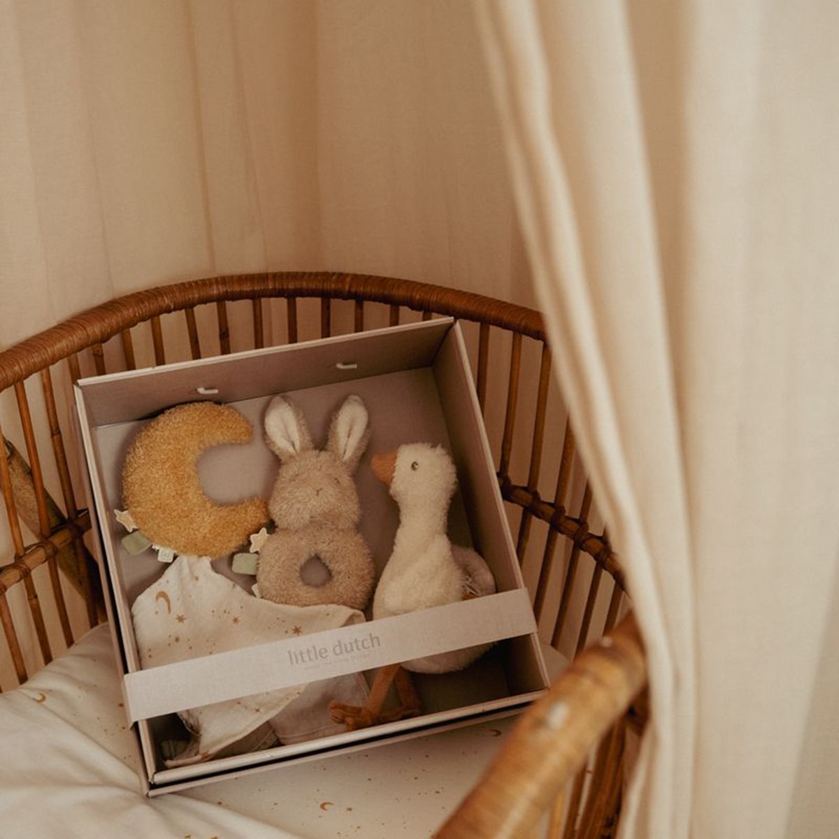 Caixa presente Little Dutch peluche, mordedor e doudou Newborn Naturals Bege Serra-9